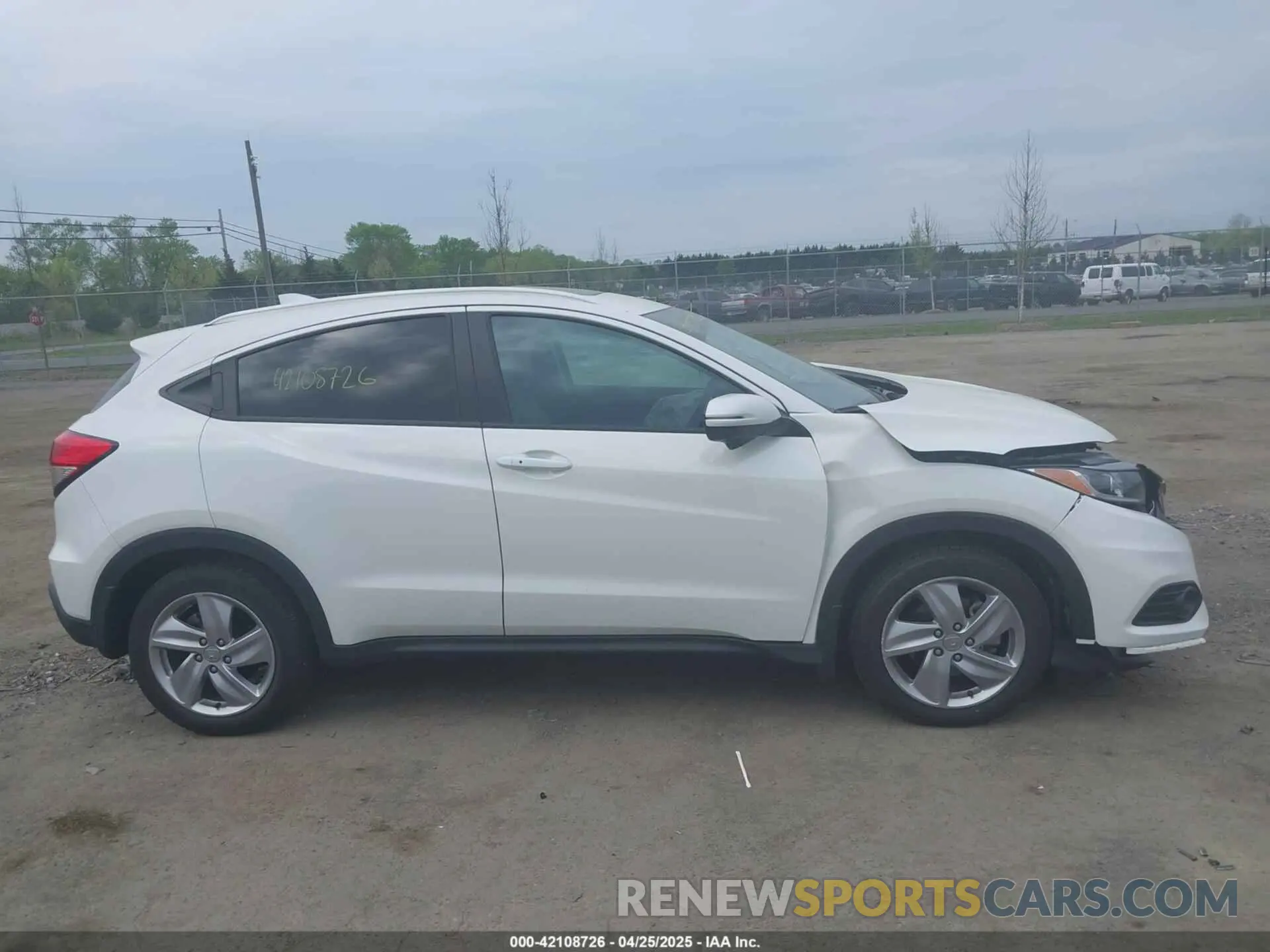 13 Photograph of a damaged car 3CZRU5H53KM727524 HONDA HR-V 2019