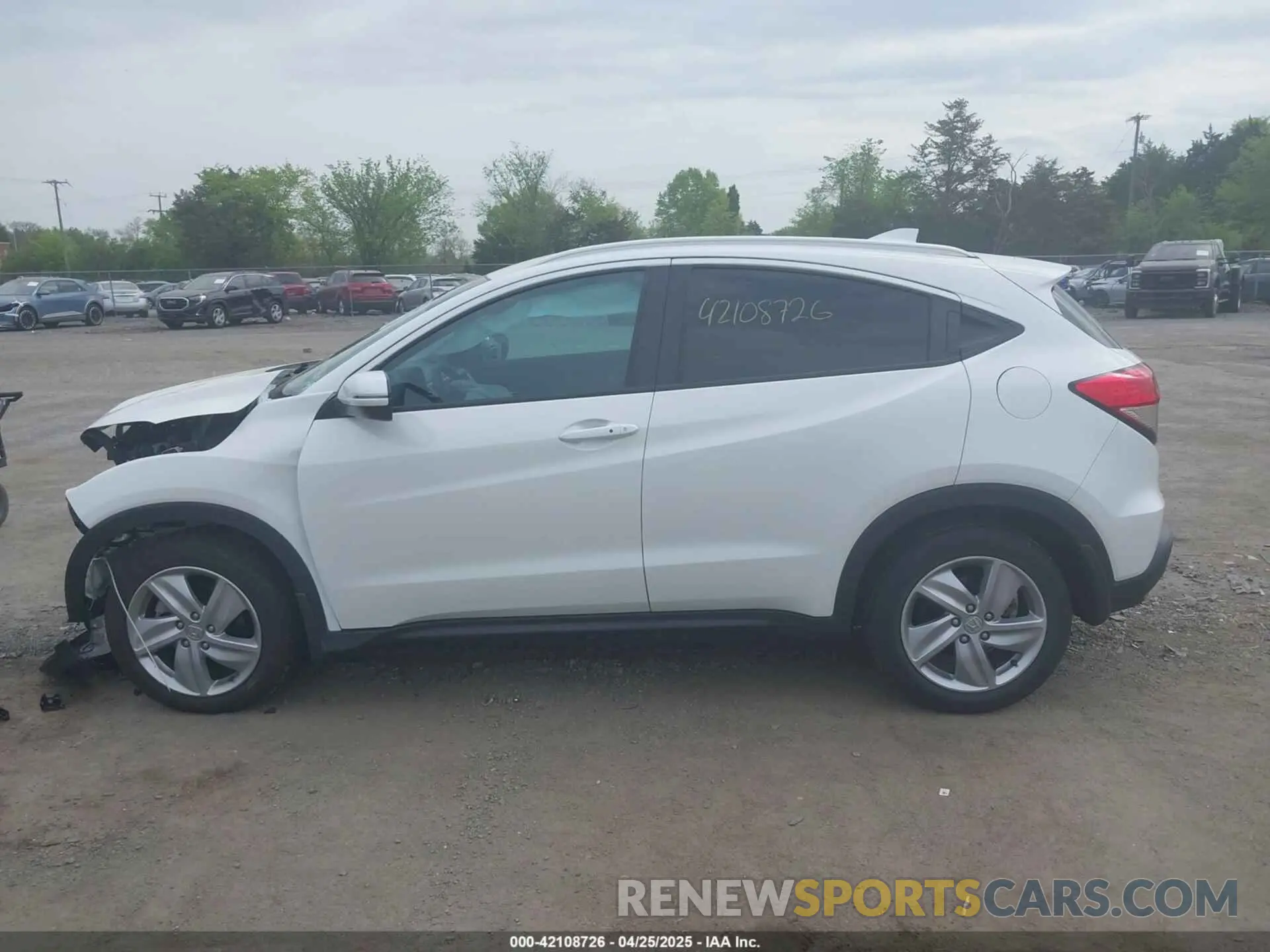 14 Photograph of a damaged car 3CZRU5H53KM727524 HONDA HR-V 2019