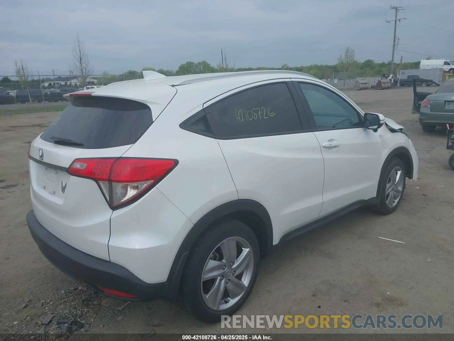 4 Photograph of a damaged car 3CZRU5H53KM727524 HONDA HR-V 2019