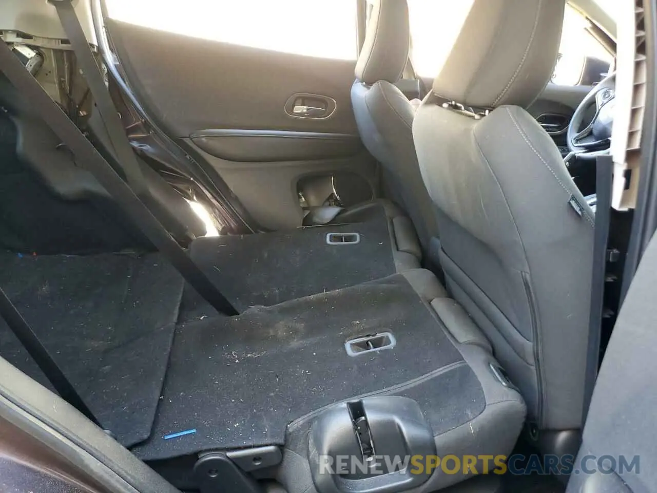 10 Photograph of a damaged car 3CZRU5H54KM704964 HONDA HR-V 2019