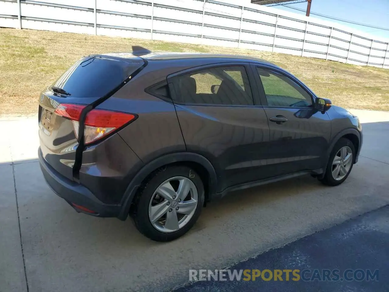 3 Photograph of a damaged car 3CZRU5H54KM704964 HONDA HR-V 2019