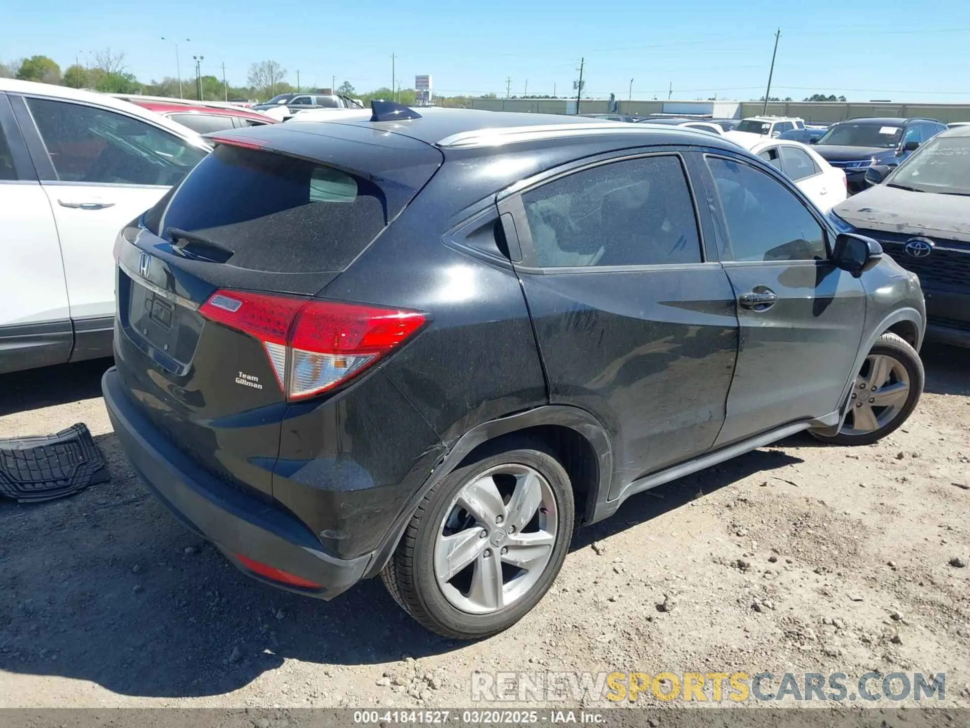 4 Photograph of a damaged car 3CZRU5H54KM709856 HONDA HR-V 2019
