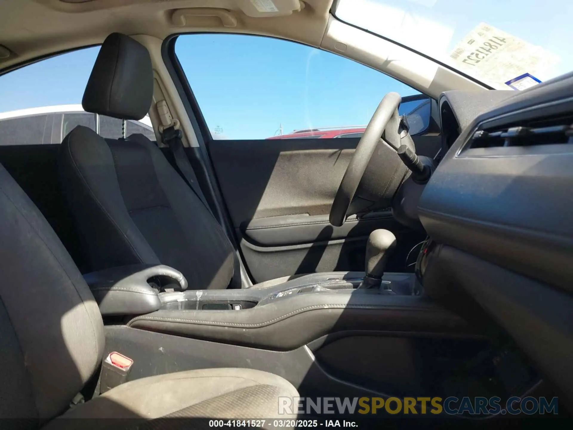 5 Photograph of a damaged car 3CZRU5H54KM709856 HONDA HR-V 2019