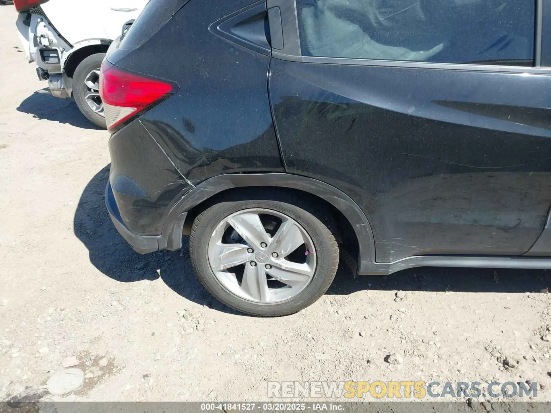 6 Photograph of a damaged car 3CZRU5H54KM709856 HONDA HR-V 2019