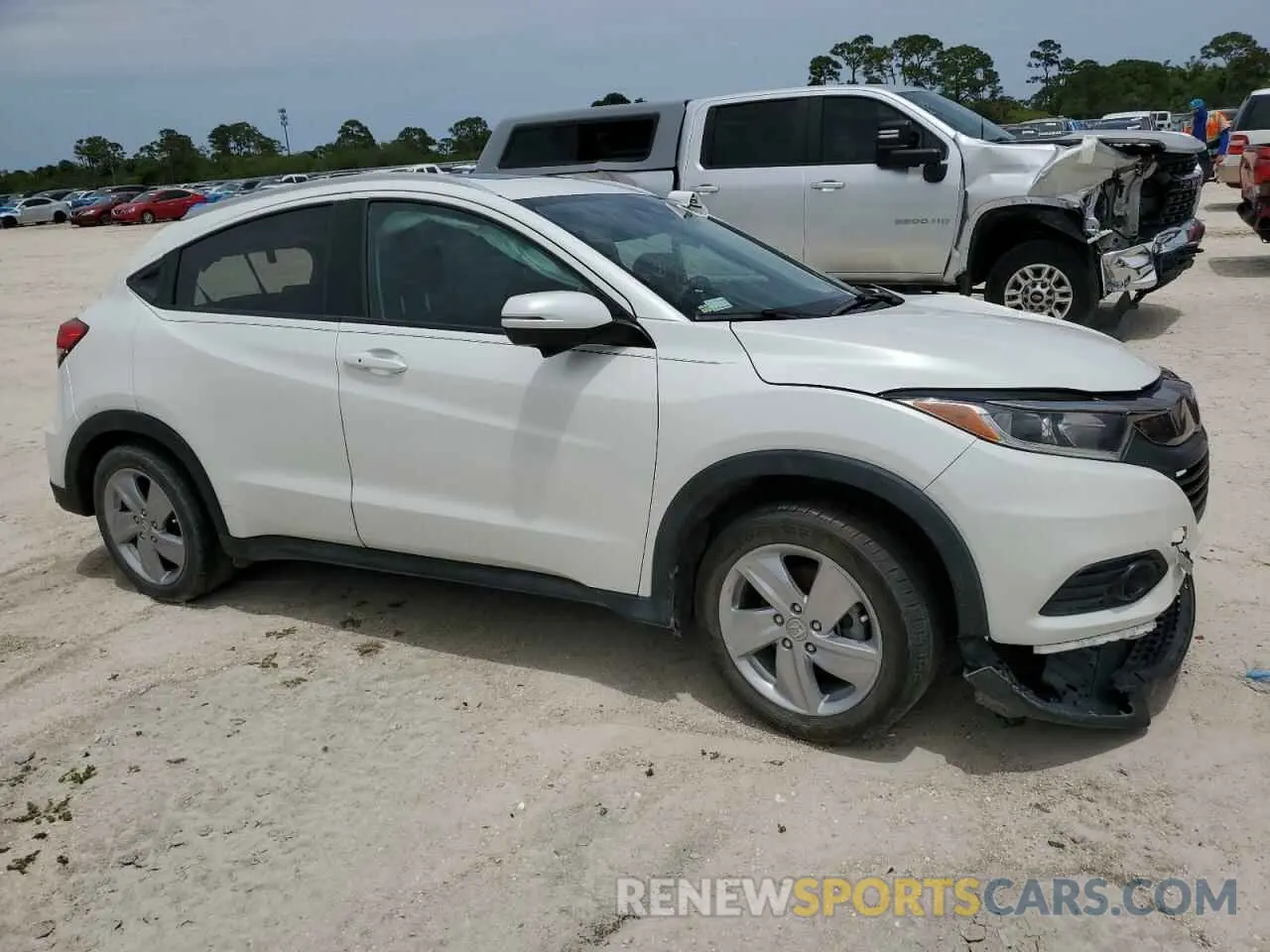 4 Photograph of a damaged car 3CZRU5H54KM716077 HONDA HR-V 2019