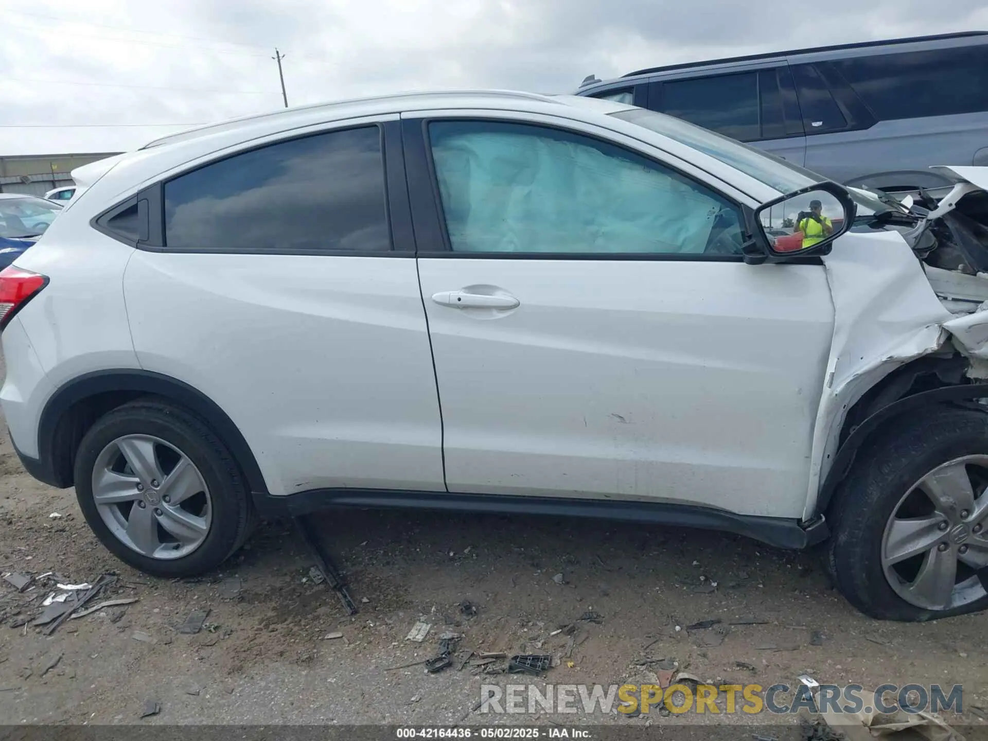 12 Photograph of a damaged car 3CZRU5H54KM727449 HONDA HR-V 2019