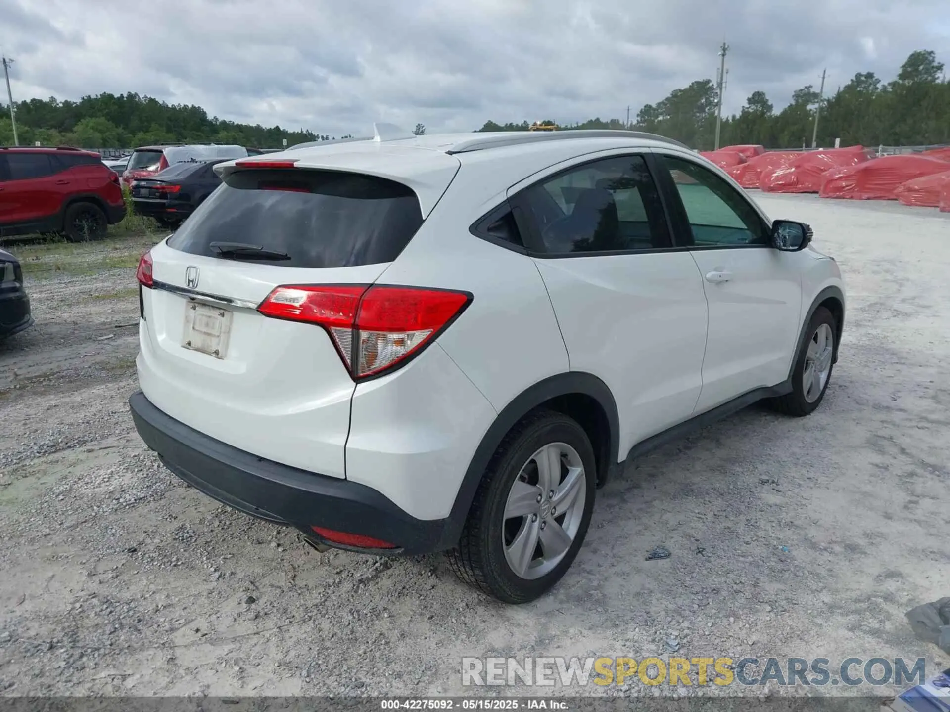 4 Photograph of a damaged car 3CZRU5H54KM729721 HONDA HR-V 2019