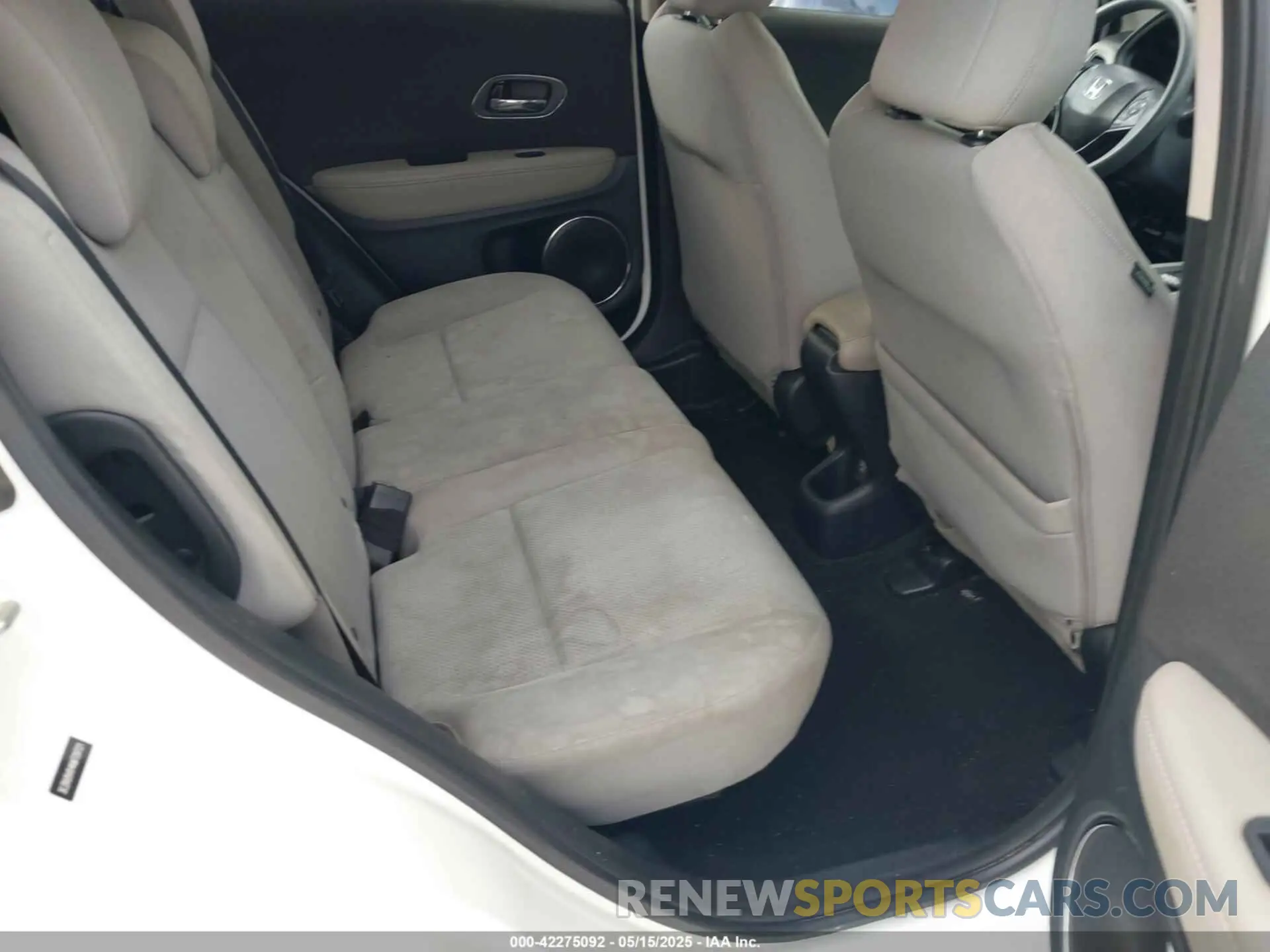 8 Photograph of a damaged car 3CZRU5H54KM729721 HONDA HR-V 2019