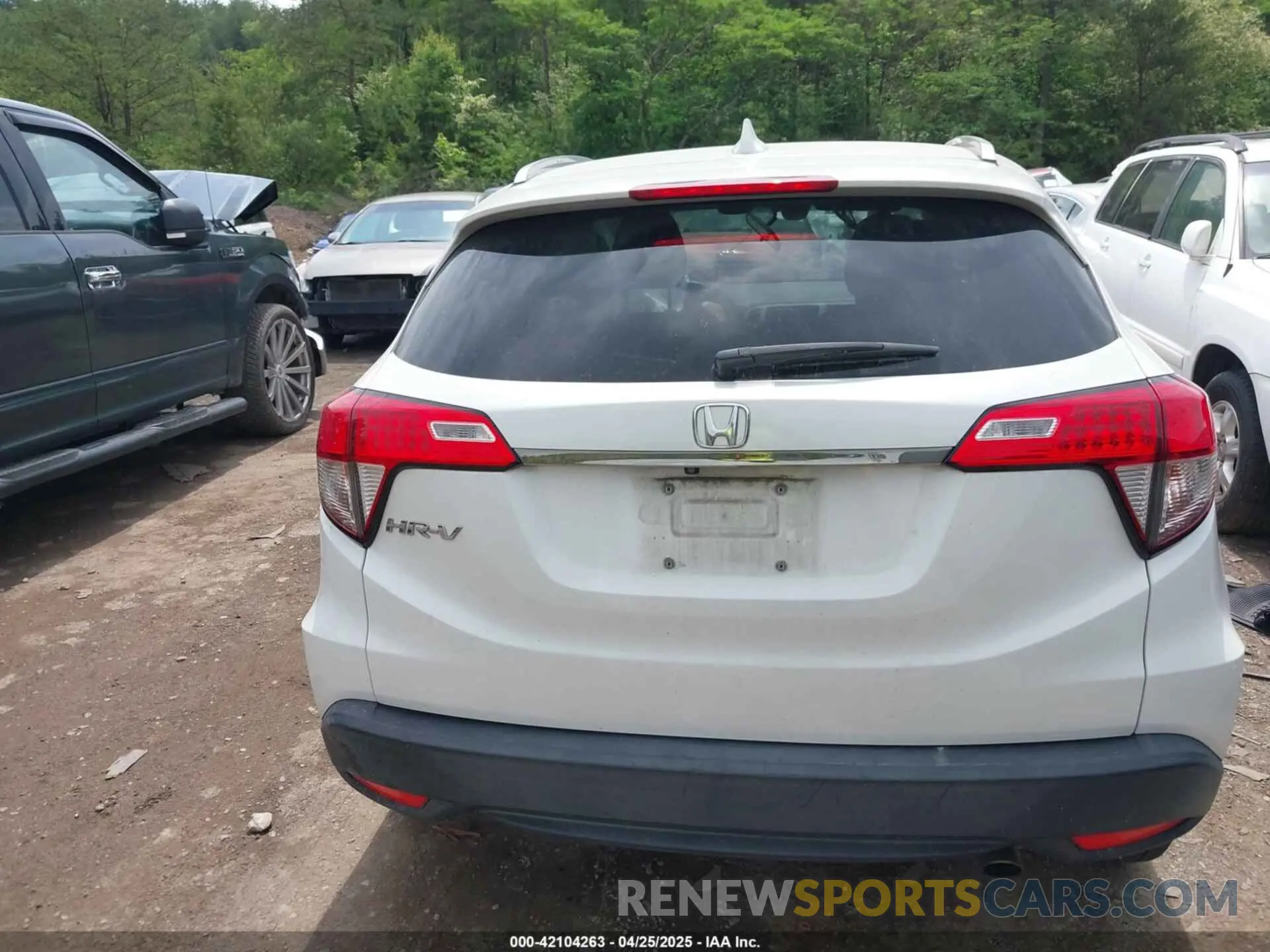 16 Photograph of a damaged car 3CZRU5H55KM705119 HONDA HR-V 2019