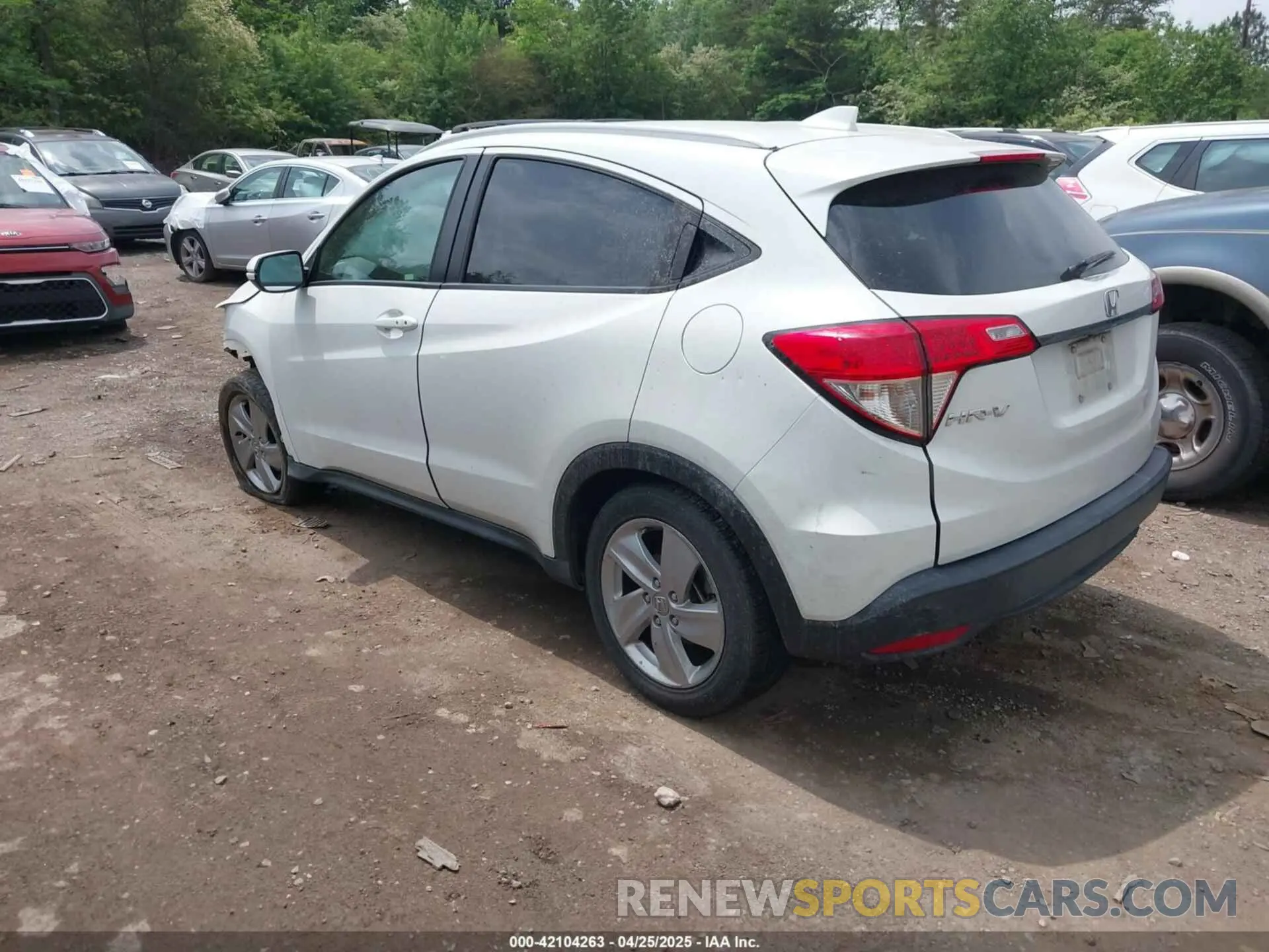 3 Photograph of a damaged car 3CZRU5H55KM705119 HONDA HR-V 2019
