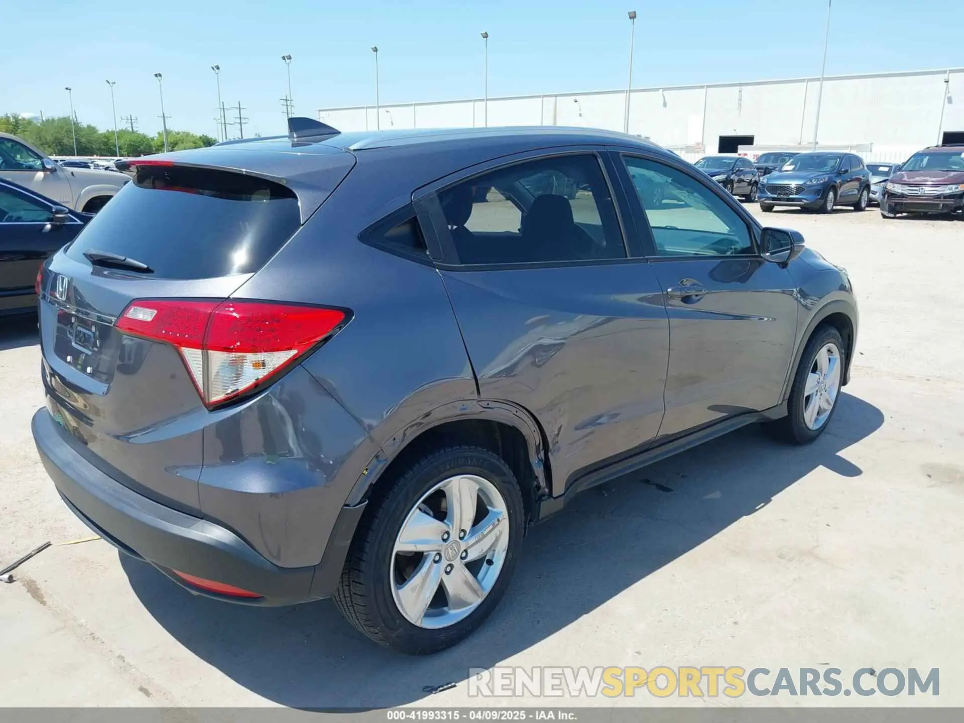 4 Photograph of a damaged car 3CZRU5H55KM721708 HONDA HR-V 2019