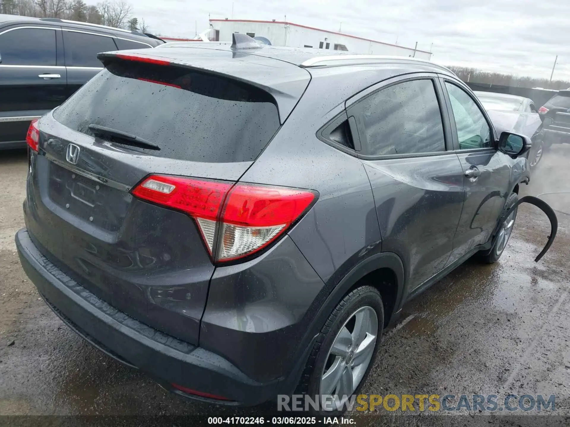 4 Photograph of a damaged car 3CZRU5H56KM706540 HONDA HR-V 2019