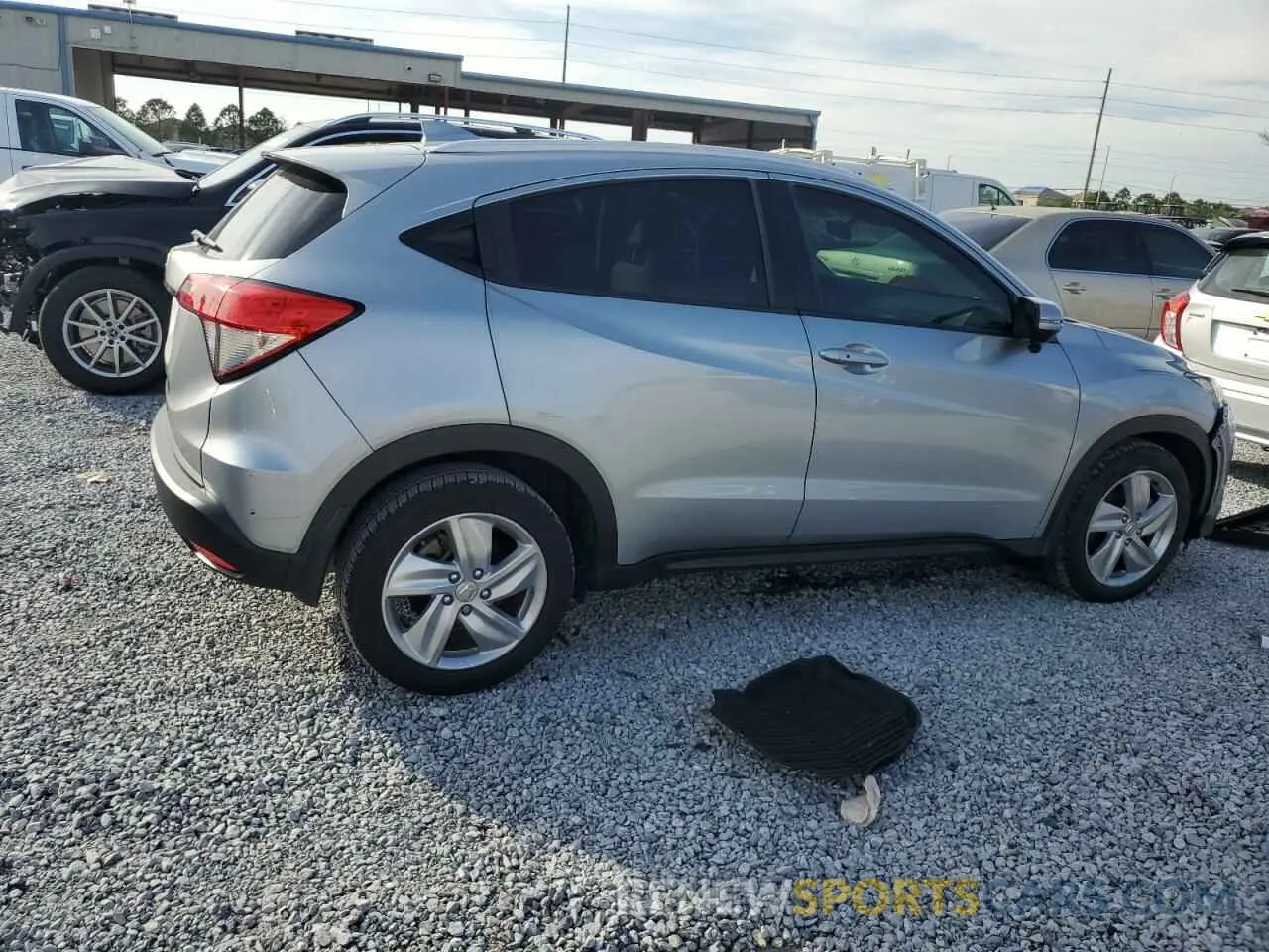3 Photograph of a damaged car 3CZRU5H56KM711737 HONDA HR-V 2019
