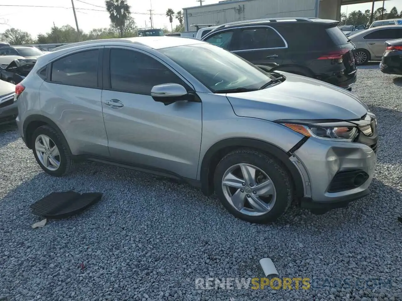 4 Photograph of a damaged car 3CZRU5H56KM711737 HONDA HR-V 2019