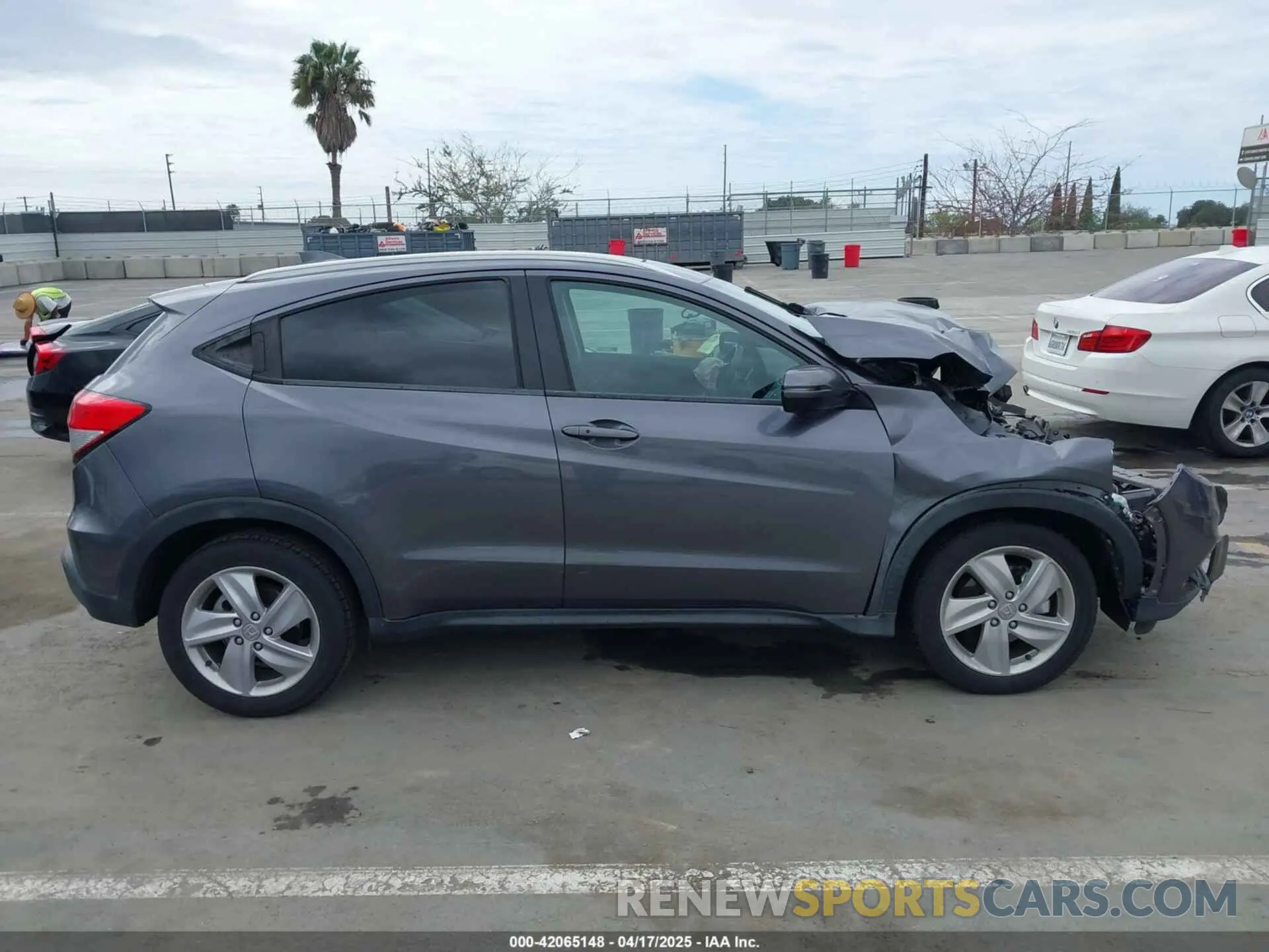 12 Photograph of a damaged car 3CZRU5H56KM723998 HONDA HR-V 2019