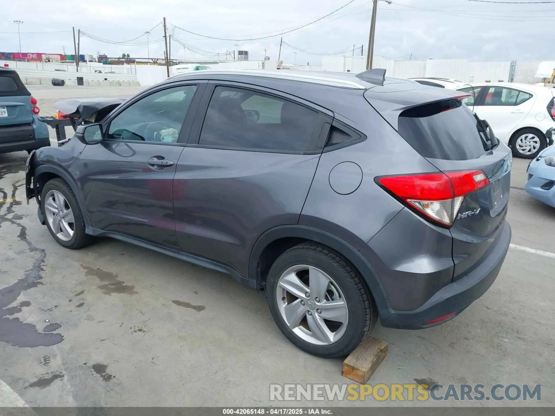 3 Photograph of a damaged car 3CZRU5H56KM723998 HONDA HR-V 2019