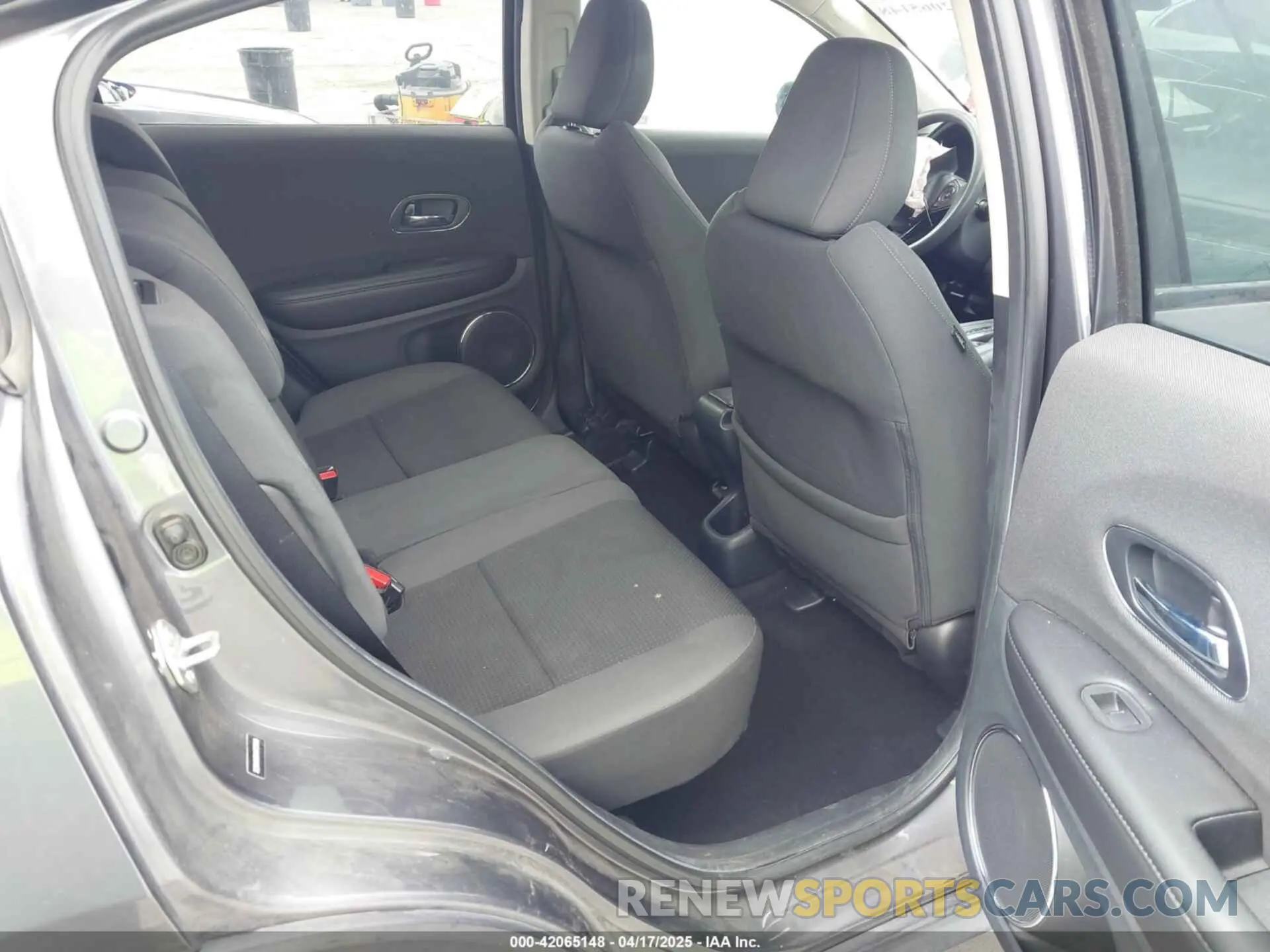 8 Photograph of a damaged car 3CZRU5H56KM723998 HONDA HR-V 2019
