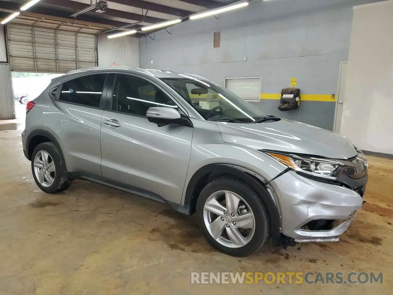 4 Photograph of a damaged car 3CZRU5H56KM724049 HONDA HR-V 2019