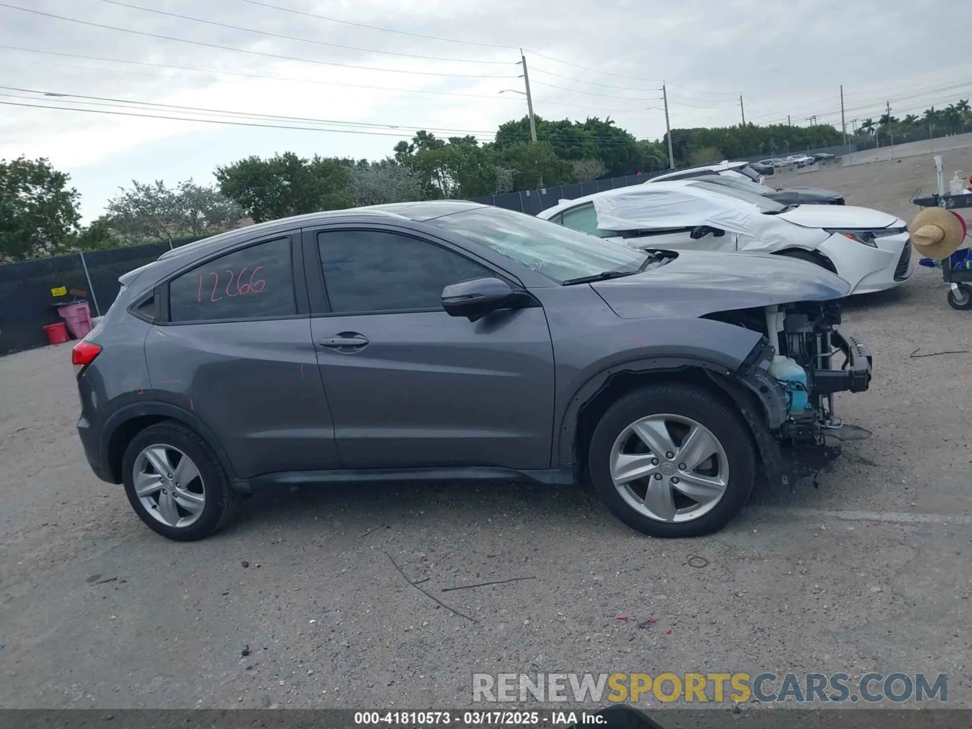 14 Photograph of a damaged car 3CZRU5H56KM728523 HONDA HR-V 2019