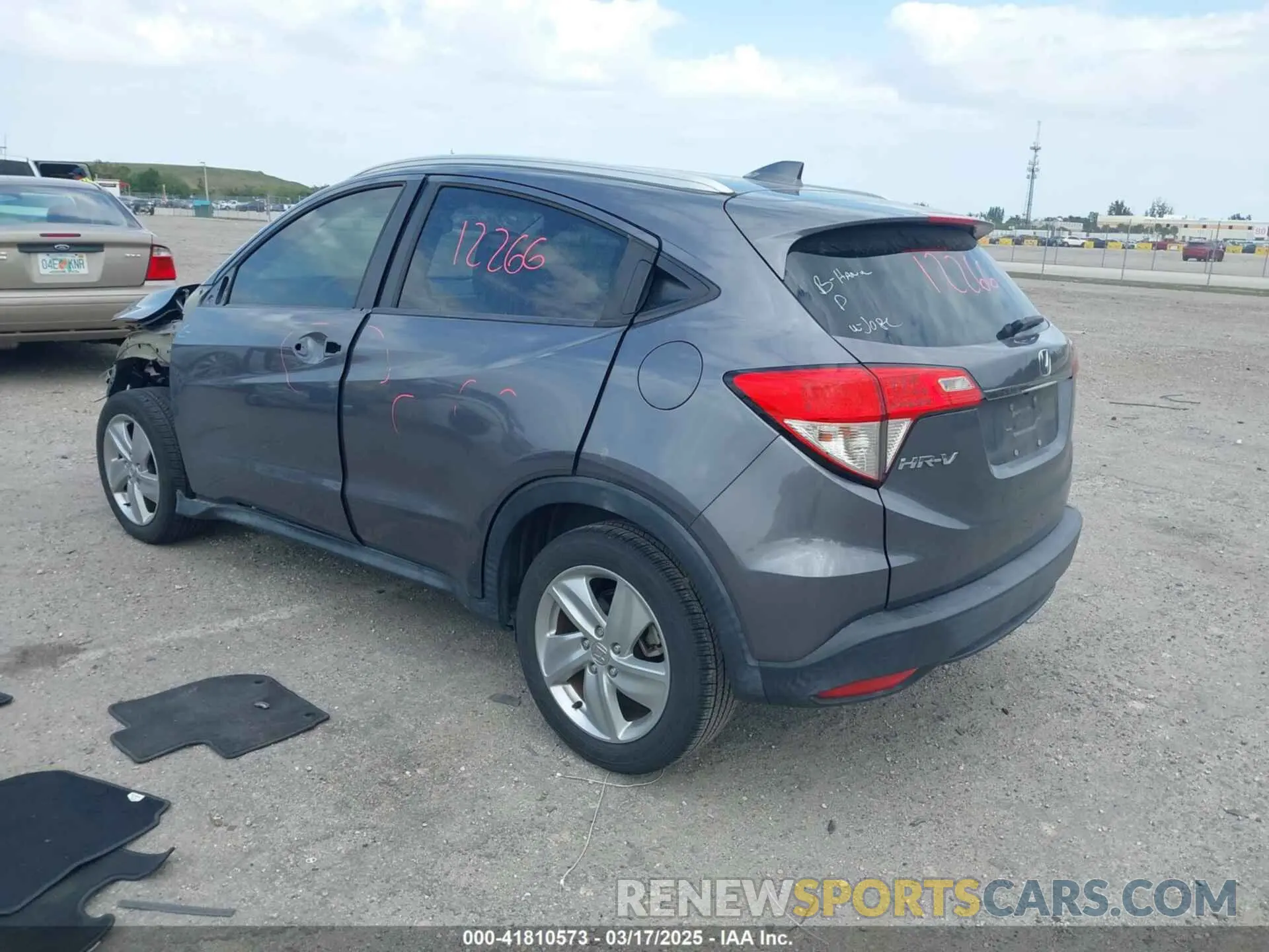 3 Photograph of a damaged car 3CZRU5H56KM728523 HONDA HR-V 2019