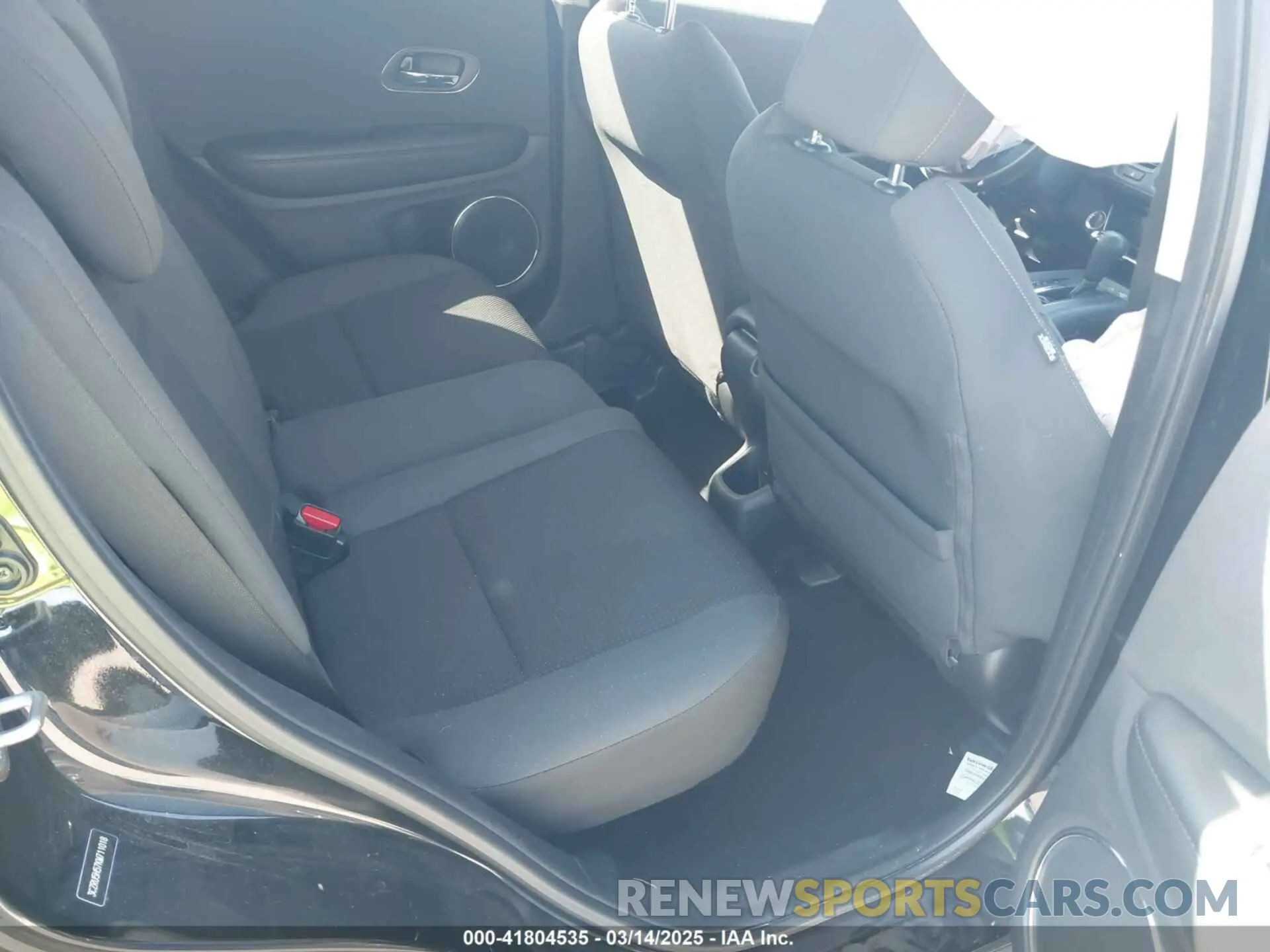 8 Photograph of a damaged car 3CZRU5H57KM711018 HONDA HR-V 2019