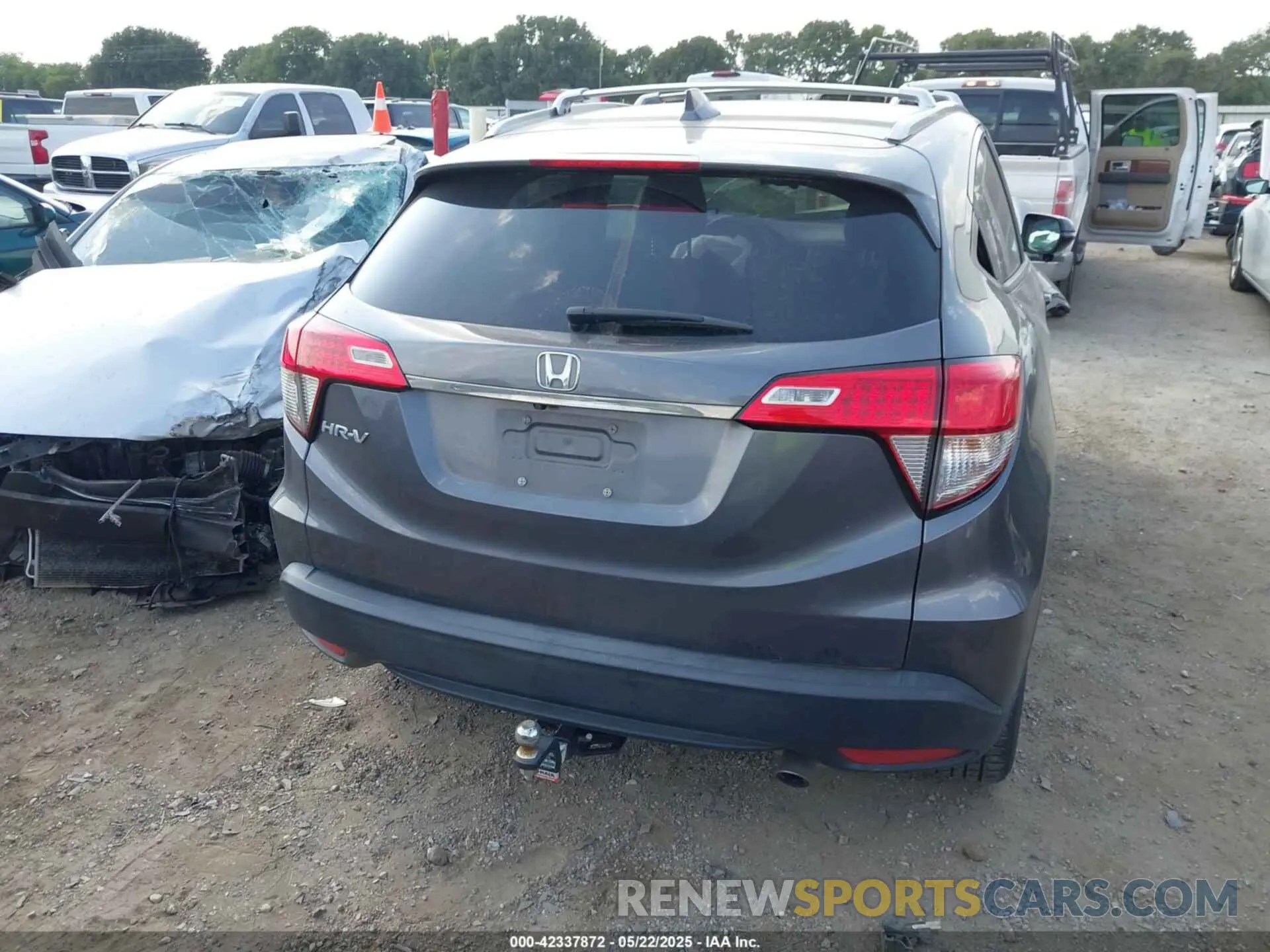 16 Photograph of a damaged car 3CZRU5H57KM712363 HONDA HR-V 2019
