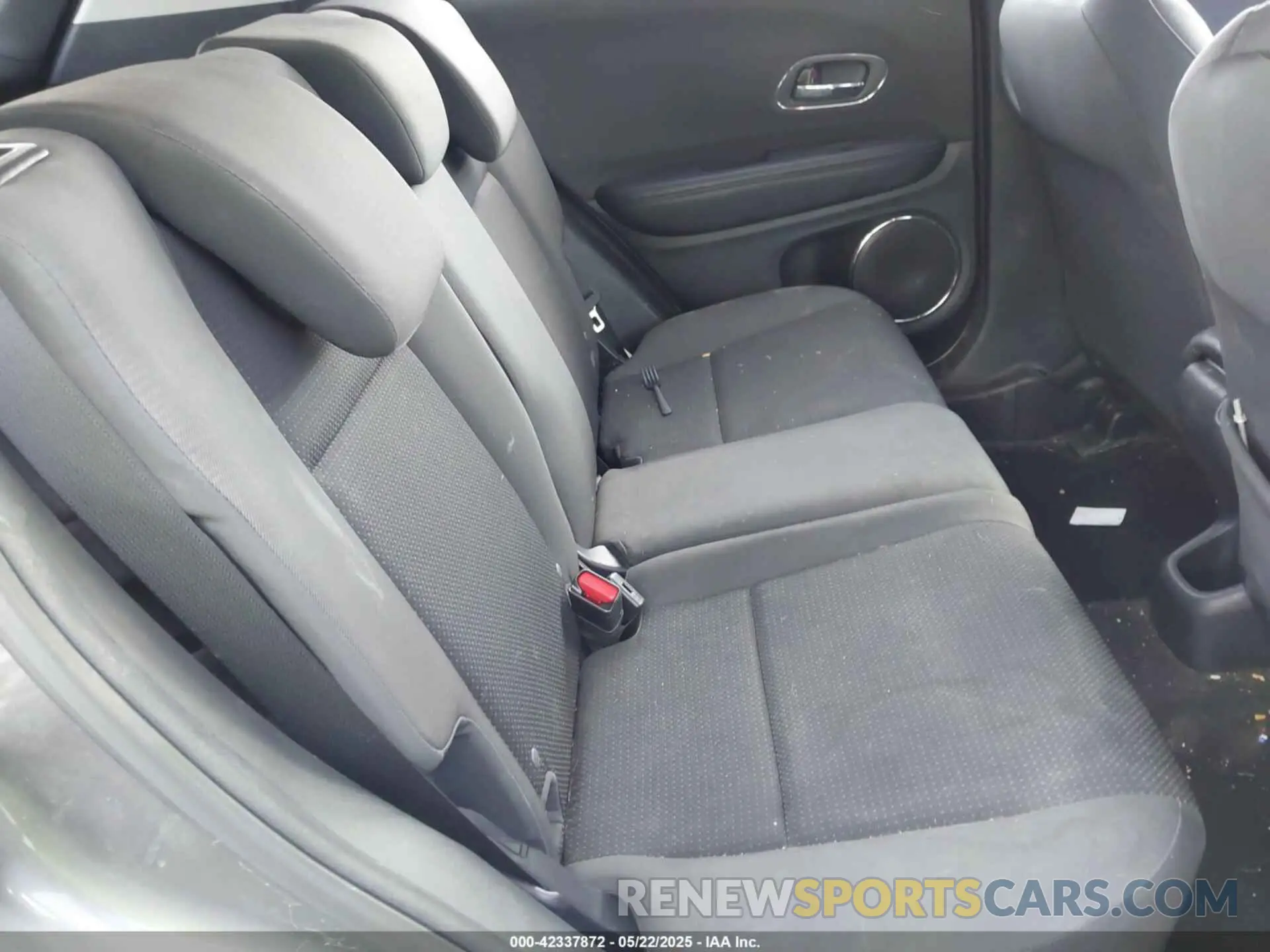 8 Photograph of a damaged car 3CZRU5H57KM712363 HONDA HR-V 2019