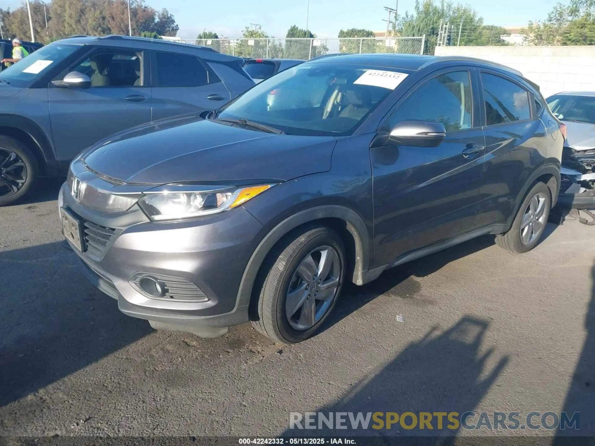 2 Photograph of a damaged car 3CZRU5H57KM729518 HONDA HR-V 2019