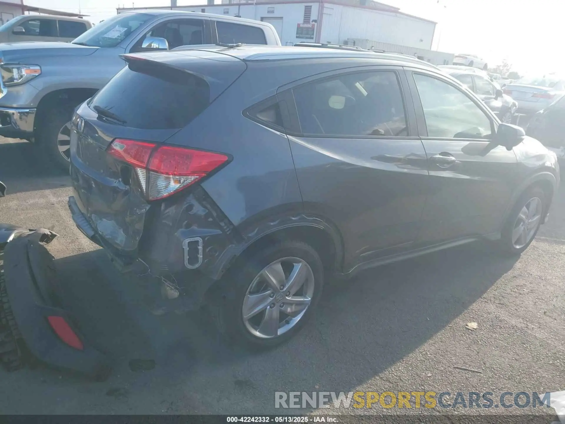 4 Photograph of a damaged car 3CZRU5H57KM729518 HONDA HR-V 2019