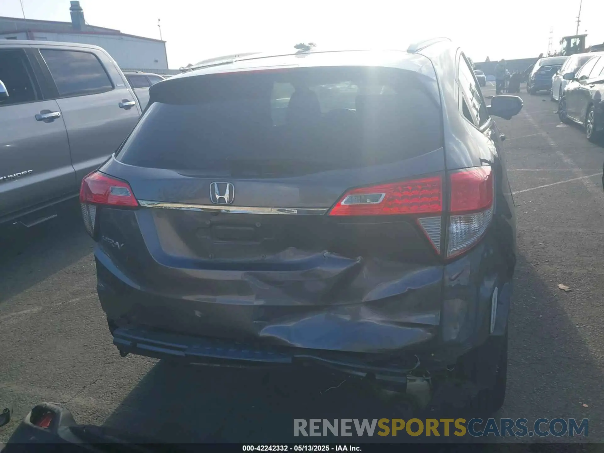 6 Photograph of a damaged car 3CZRU5H57KM729518 HONDA HR-V 2019