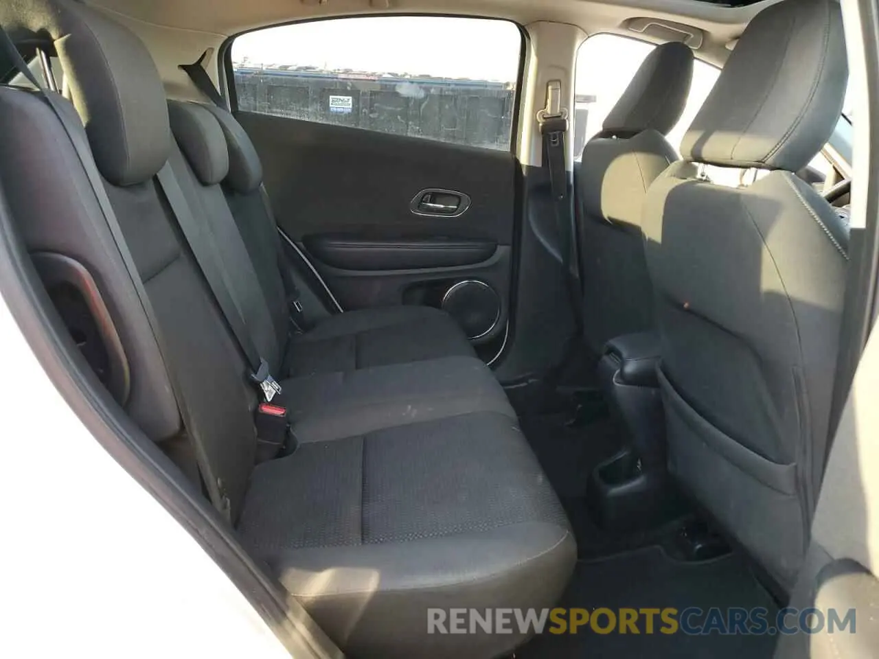 11 Photograph of a damaged car 3CZRU5H58KM712016 HONDA HR-V 2019