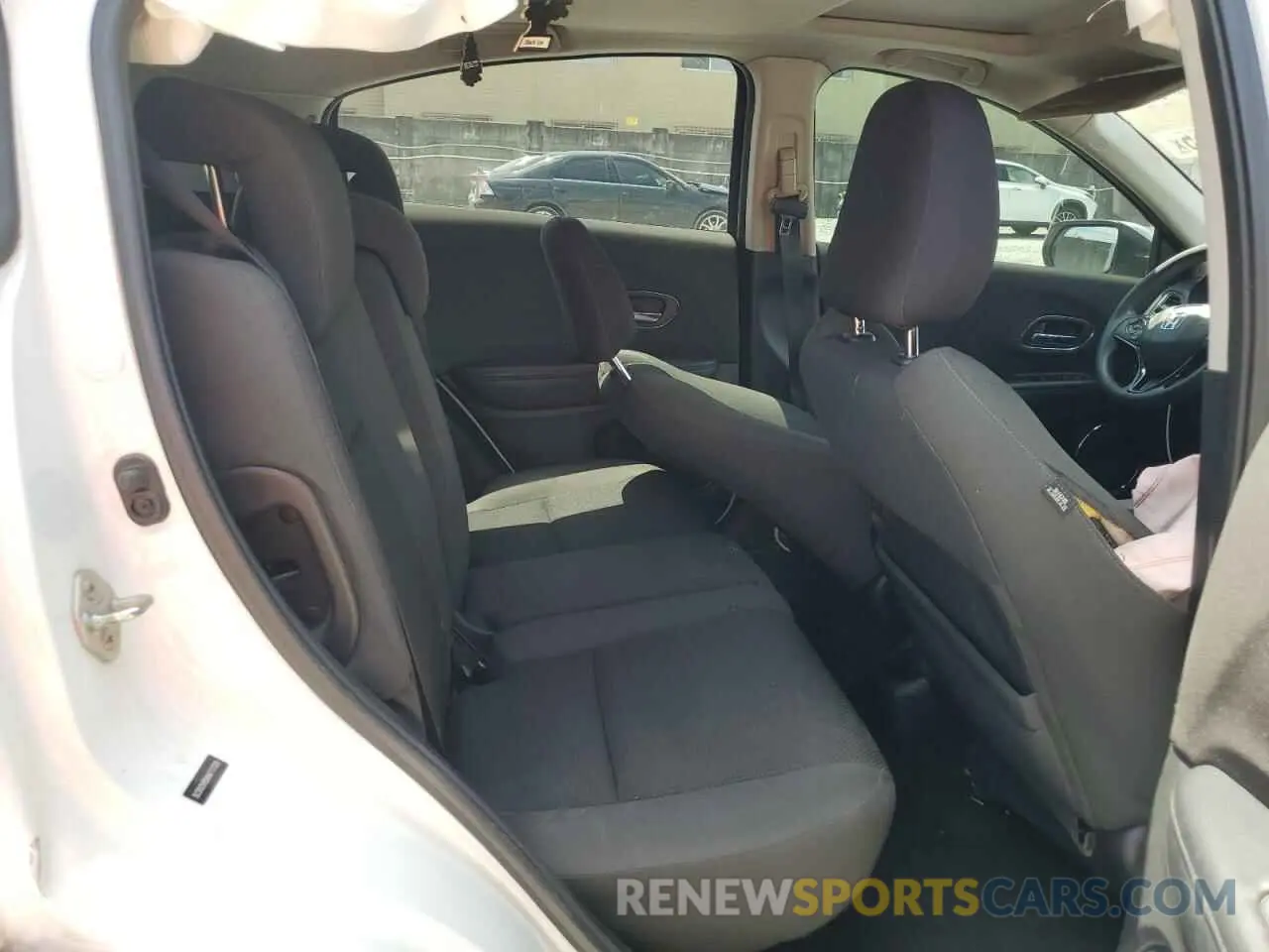 10 Photograph of a damaged car 3CZRU5H58KM717328 HONDA HR-V 2019