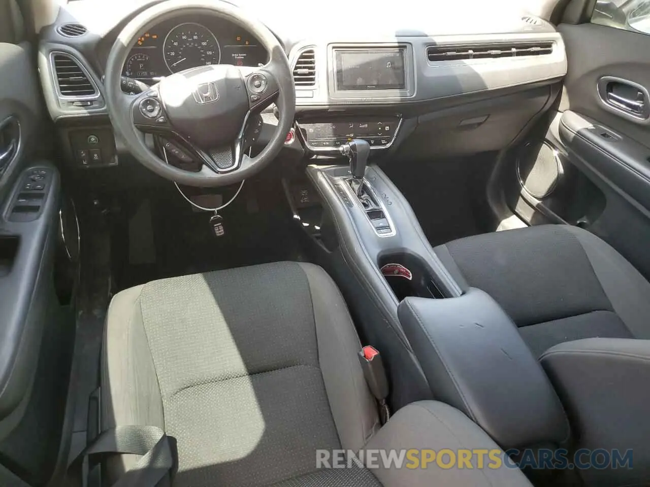 8 Photograph of a damaged car 3CZRU5H58KM717328 HONDA HR-V 2019