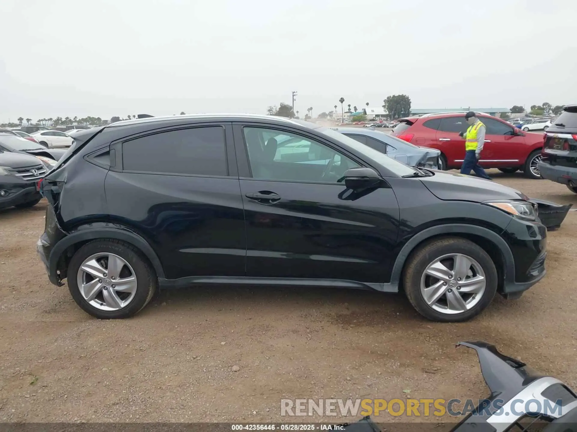 14 Photograph of a damaged car 3CZRU5H58KM723792 HONDA HR-V 2019