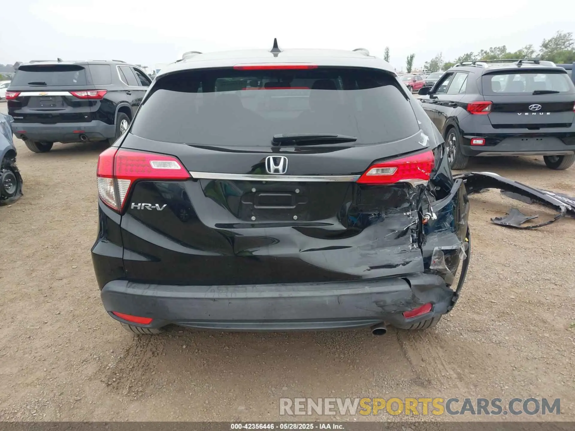 17 Photograph of a damaged car 3CZRU5H58KM723792 HONDA HR-V 2019