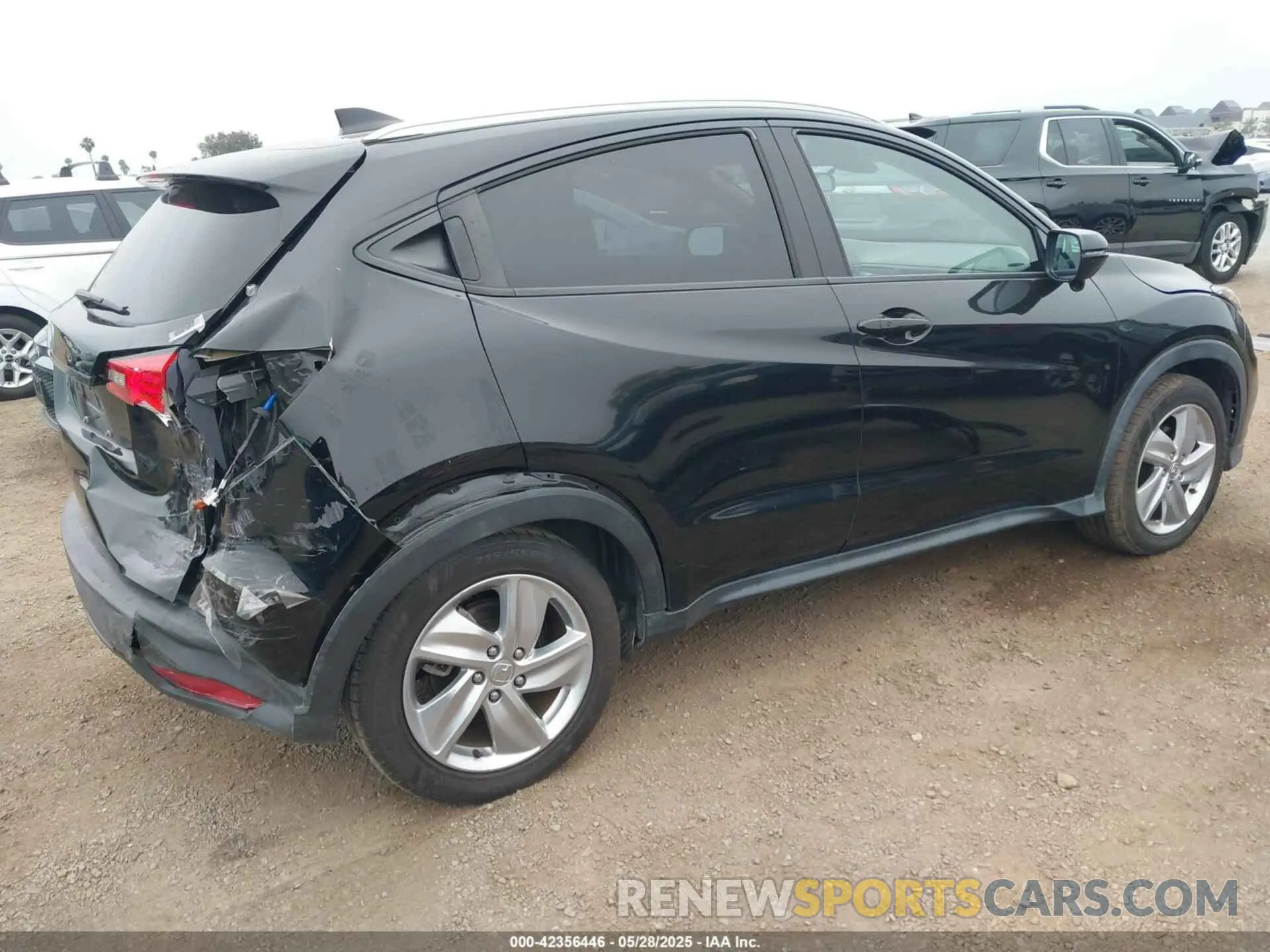 4 Photograph of a damaged car 3CZRU5H58KM723792 HONDA HR-V 2019