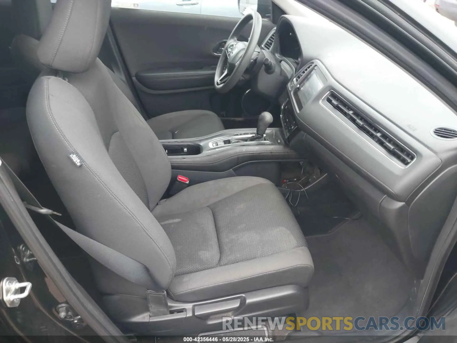 5 Photograph of a damaged car 3CZRU5H58KM723792 HONDA HR-V 2019