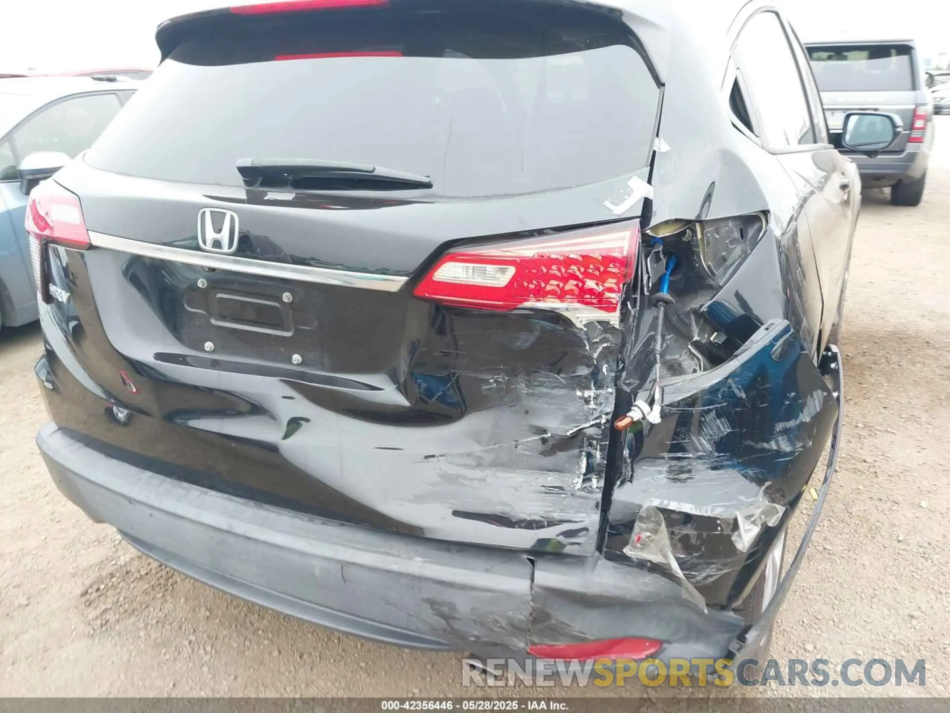 6 Photograph of a damaged car 3CZRU5H58KM723792 HONDA HR-V 2019