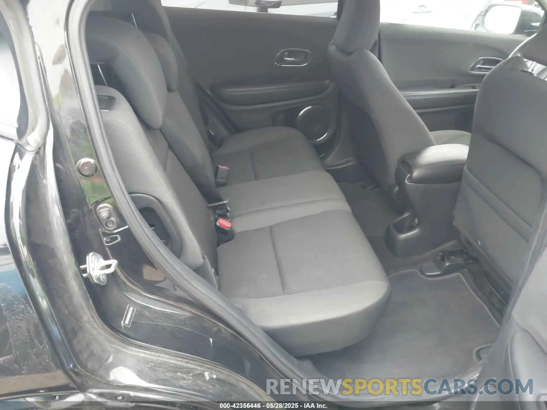 8 Photograph of a damaged car 3CZRU5H58KM723792 HONDA HR-V 2019