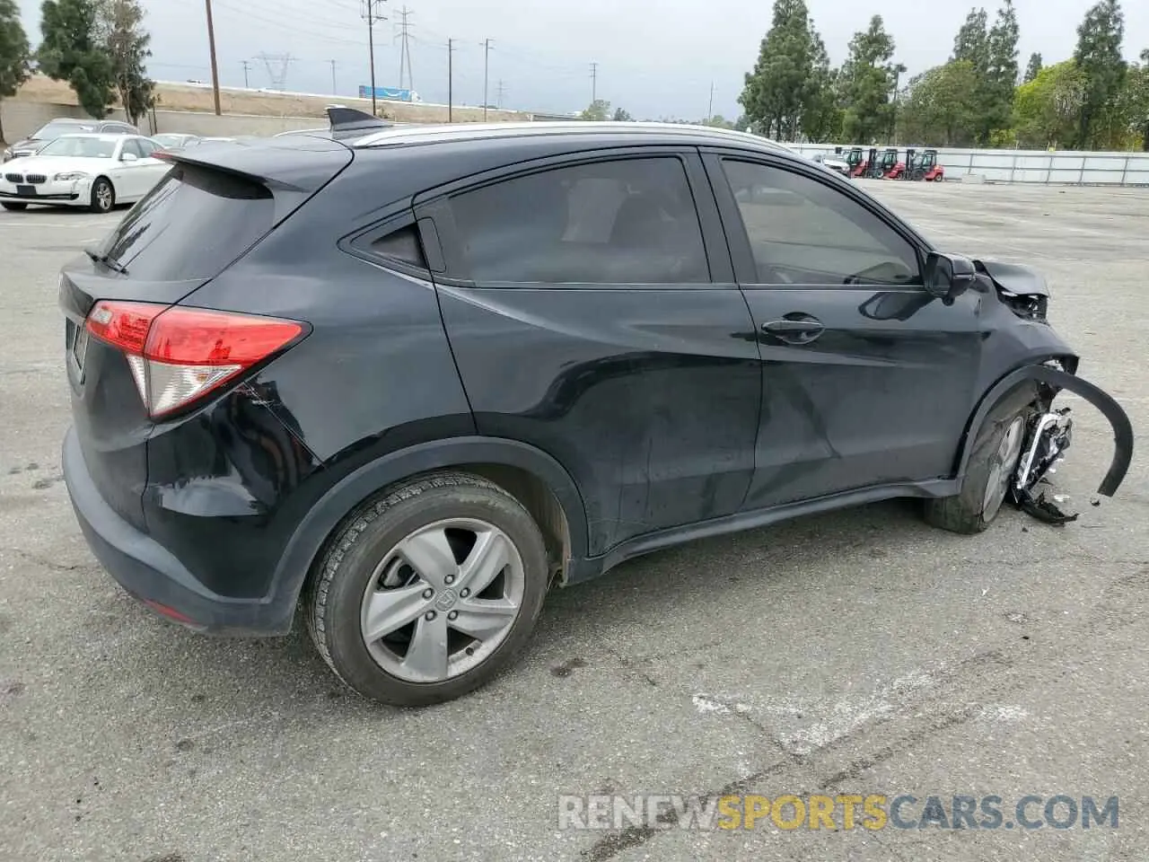 3 Photograph of a damaged car 3CZRU5H59KM723798 HONDA HR-V 2019