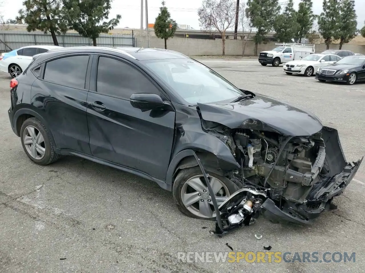 4 Photograph of a damaged car 3CZRU5H59KM723798 HONDA HR-V 2019