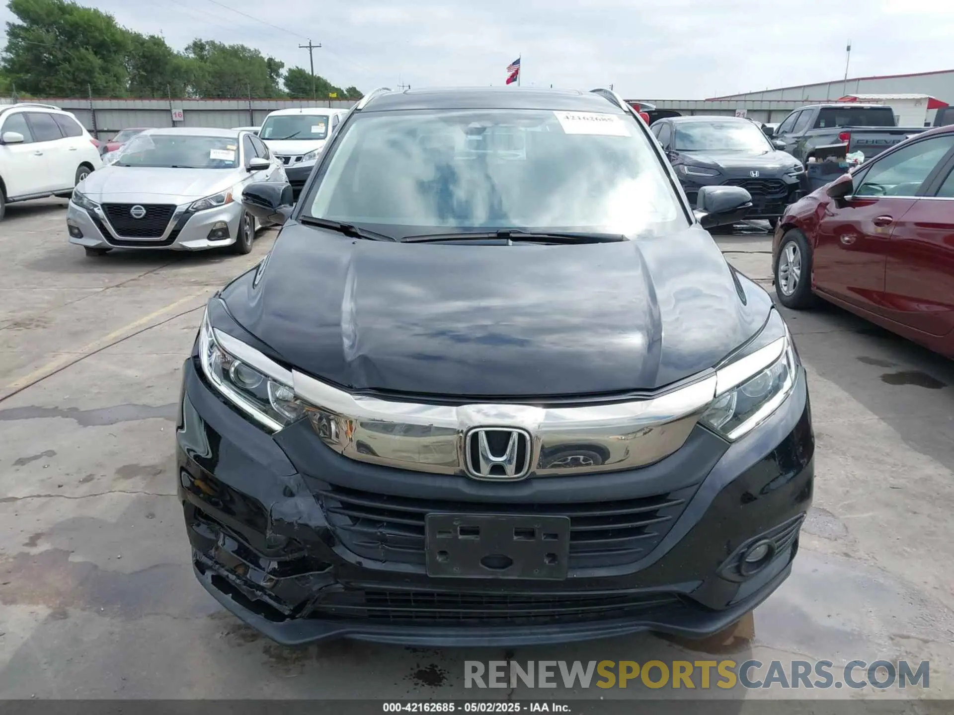 12 Photograph of a damaged car 3CZRU5H59KM729035 HONDA HR-V 2019