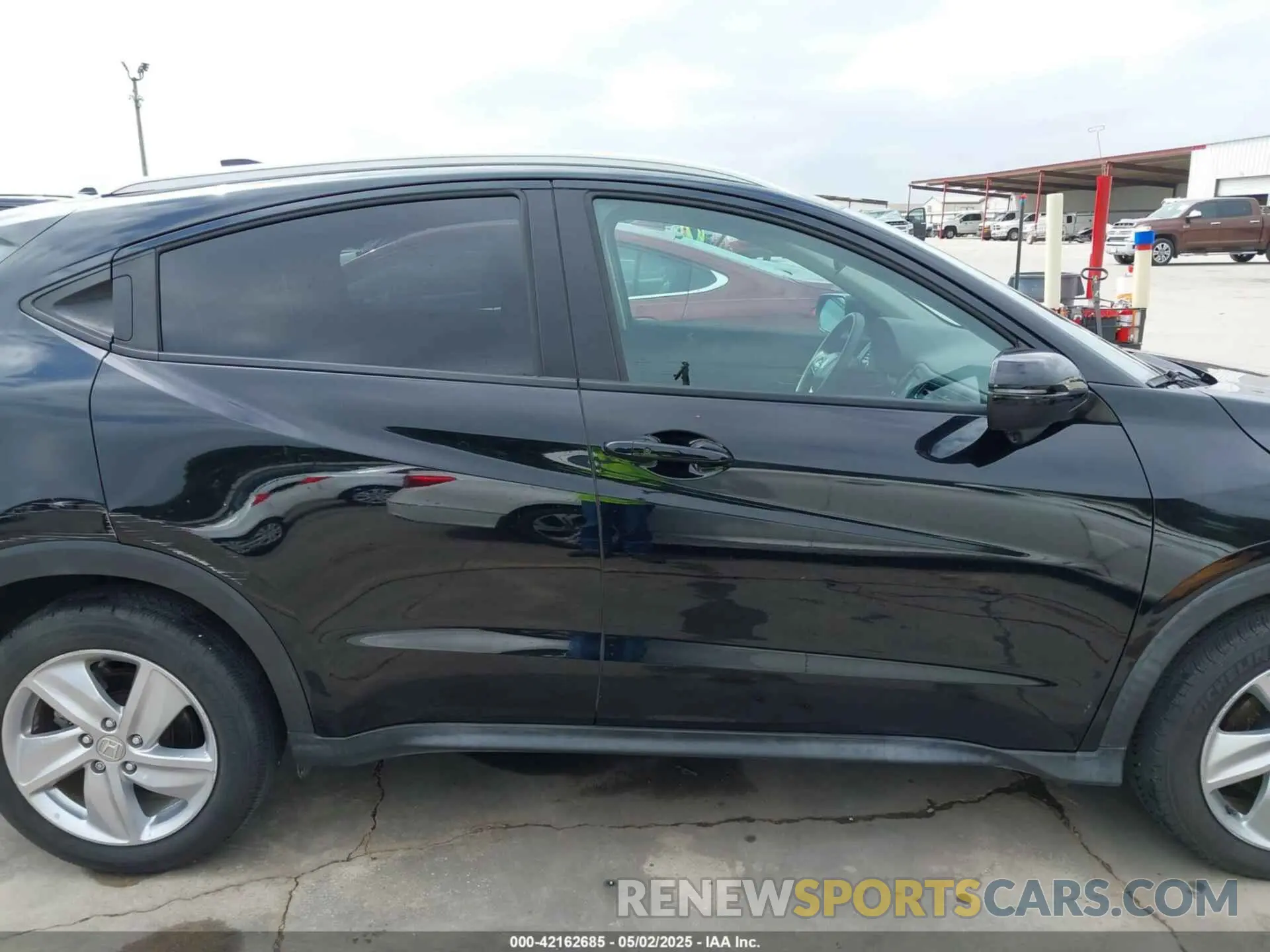 13 Photograph of a damaged car 3CZRU5H59KM729035 HONDA HR-V 2019