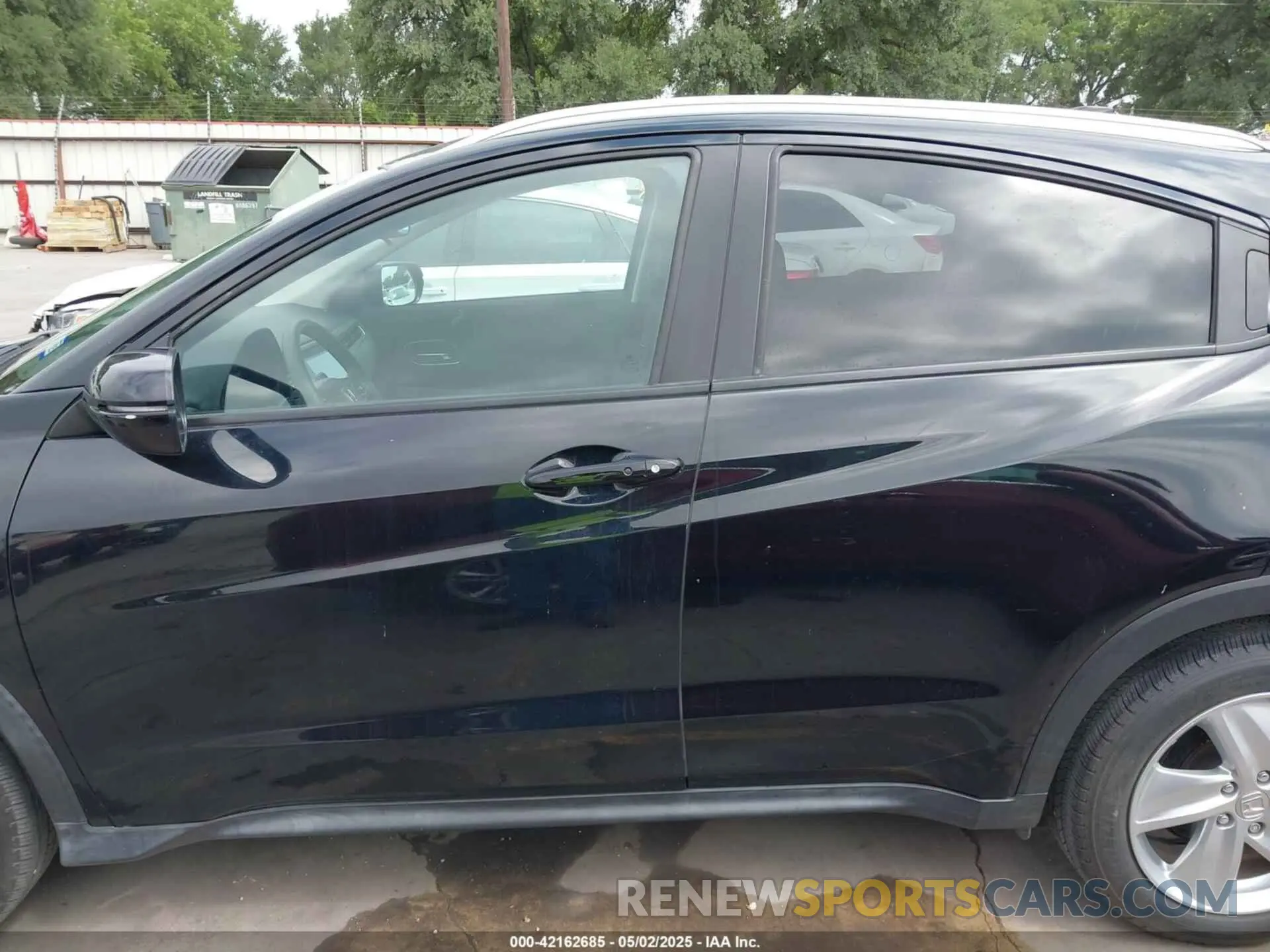14 Photograph of a damaged car 3CZRU5H59KM729035 HONDA HR-V 2019