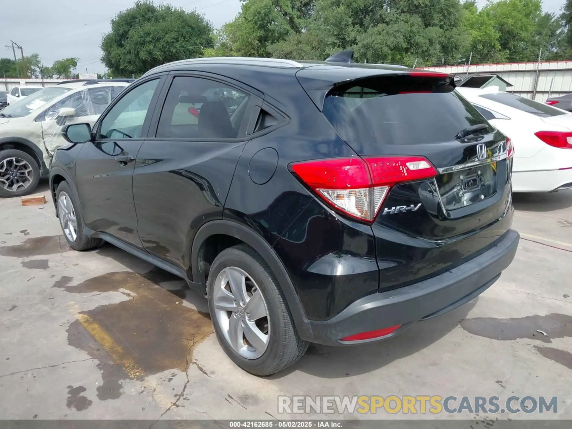 3 Photograph of a damaged car 3CZRU5H59KM729035 HONDA HR-V 2019