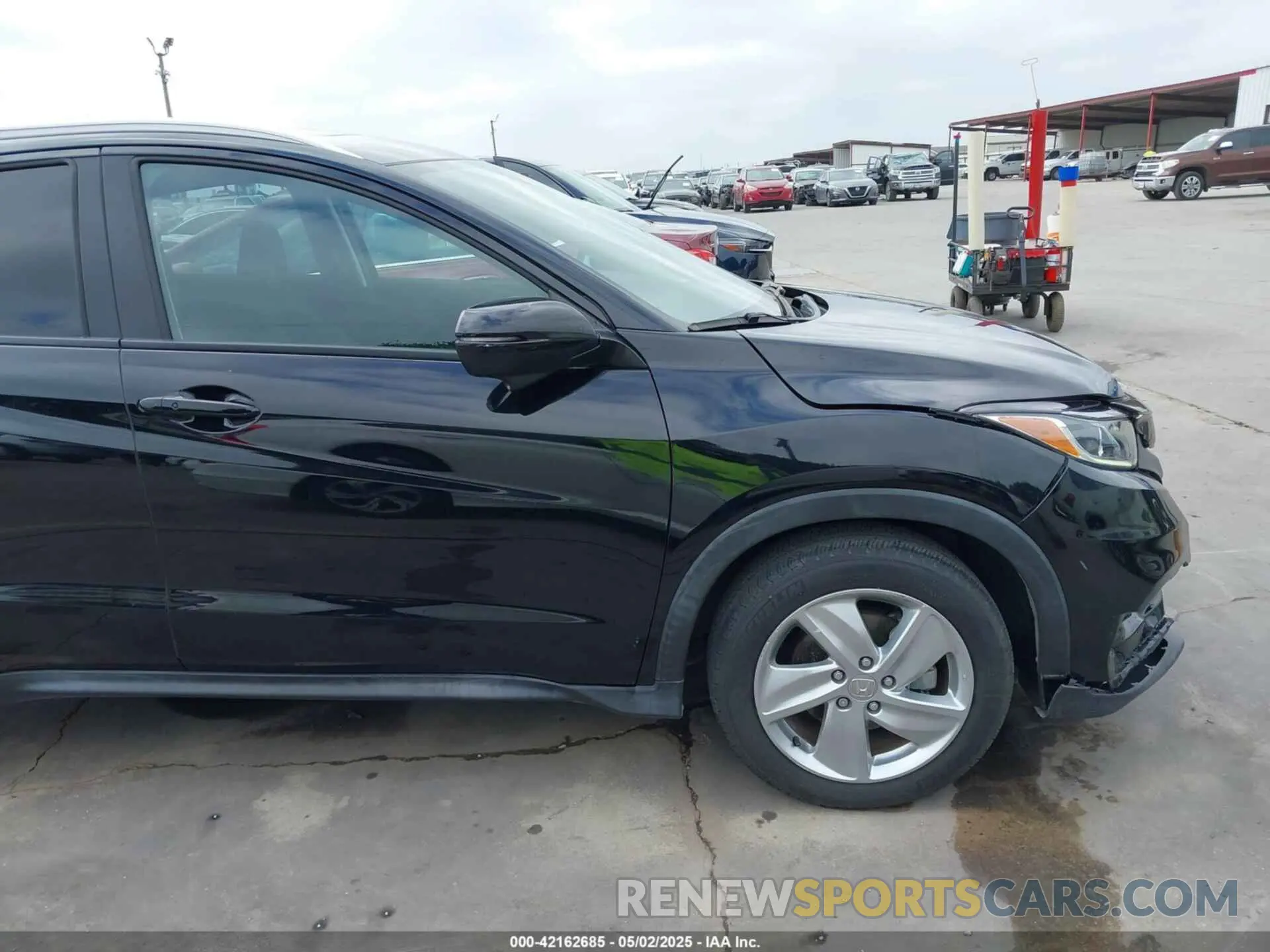 6 Photograph of a damaged car 3CZRU5H59KM729035 HONDA HR-V 2019