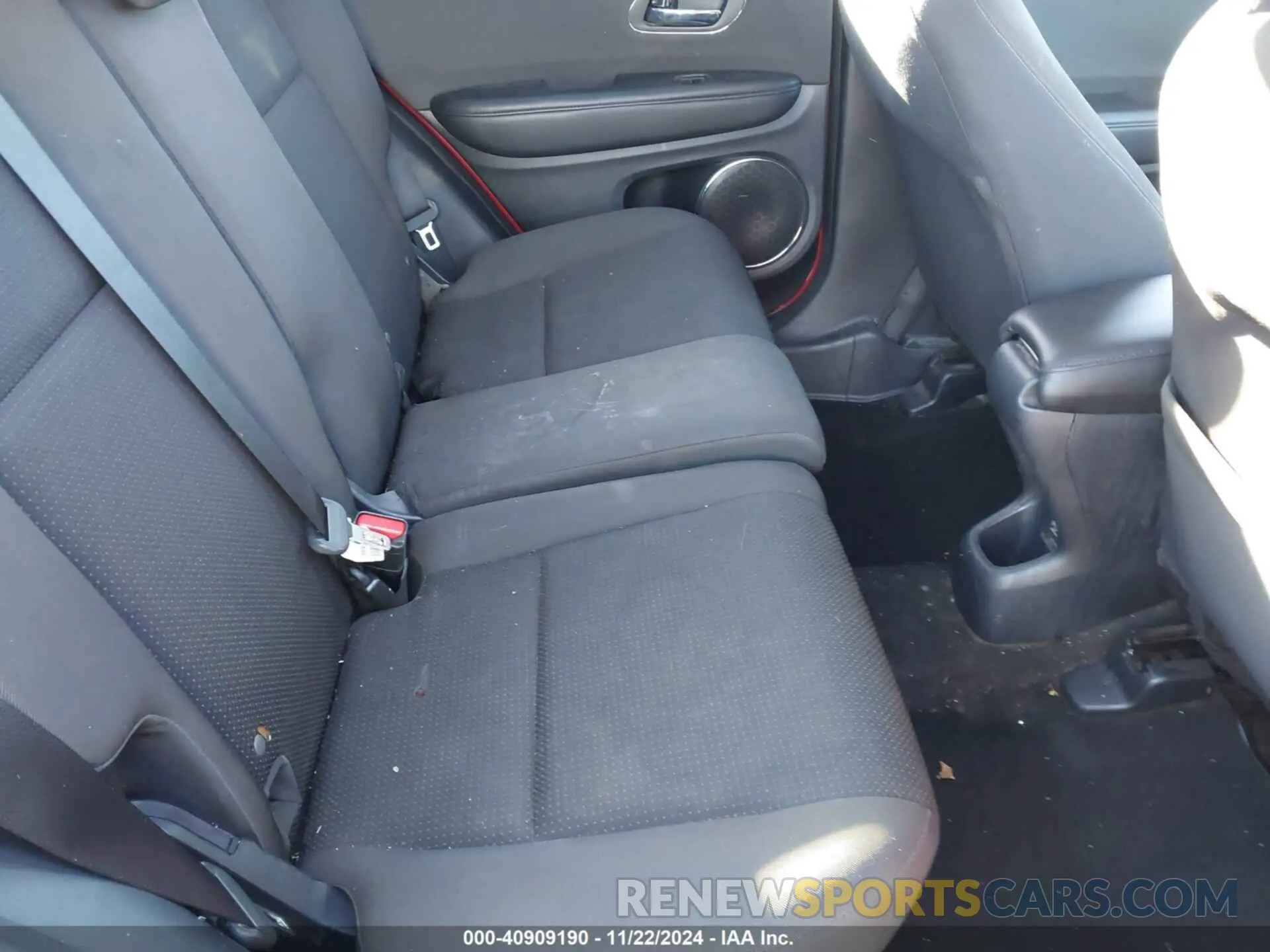 8 Photograph of a damaged car 3CZRU5H5XKM701213 HONDA HR-V 2019