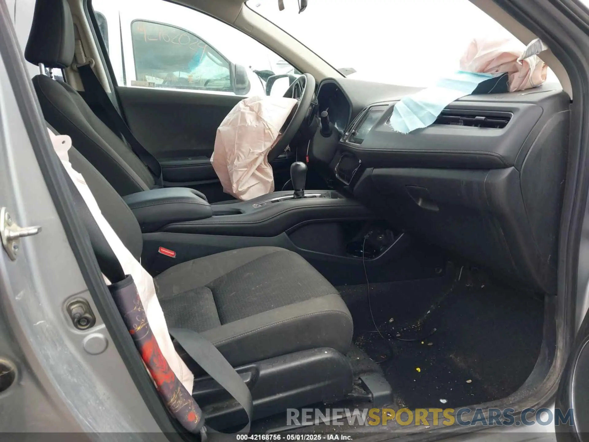5 Photograph of a damaged car 3CZRU5H5XKM710638 HONDA HR-V 2019