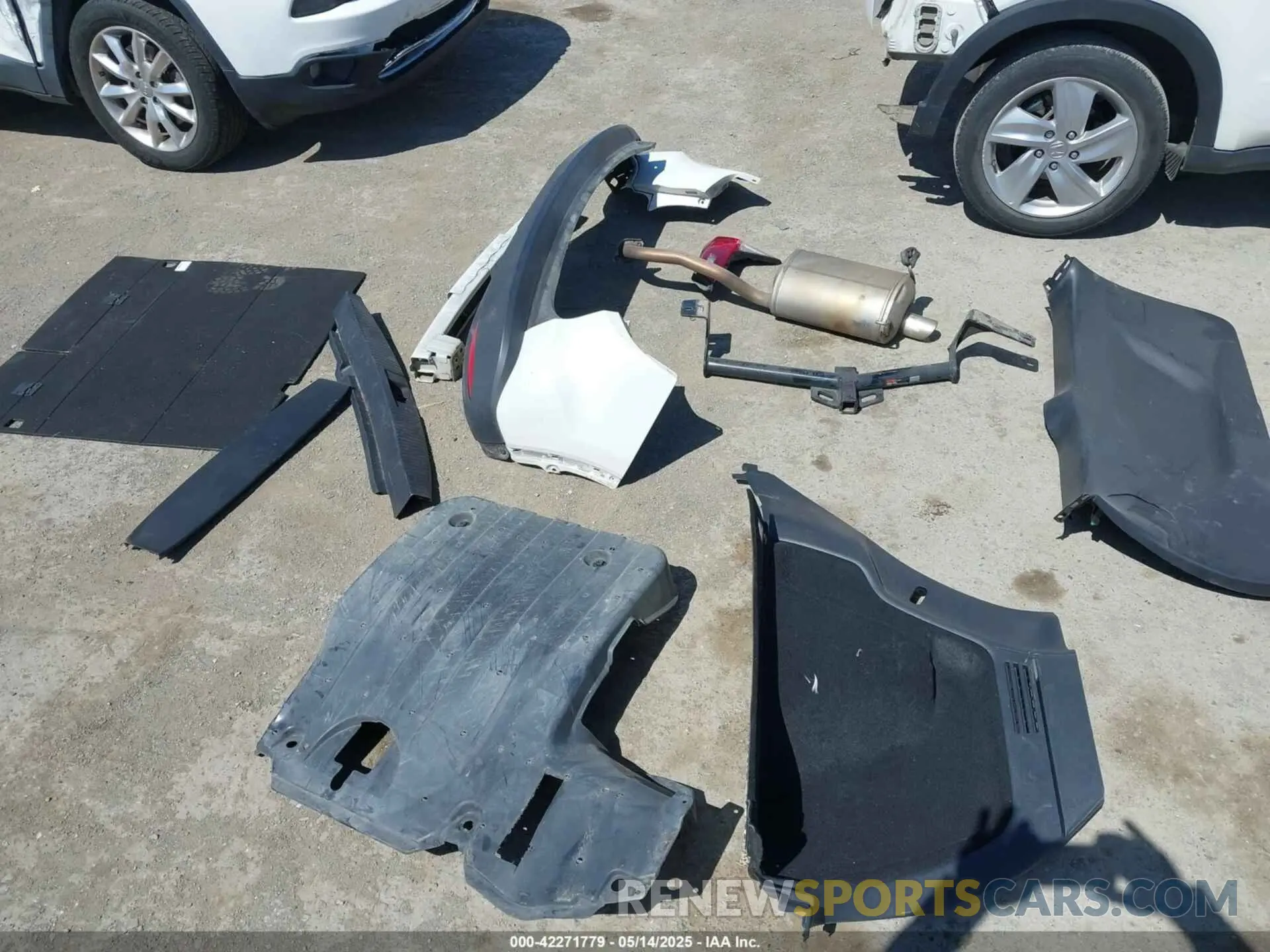 18 Photograph of a damaged car 3CZRU5H71KM712778 HONDA HR-V 2019