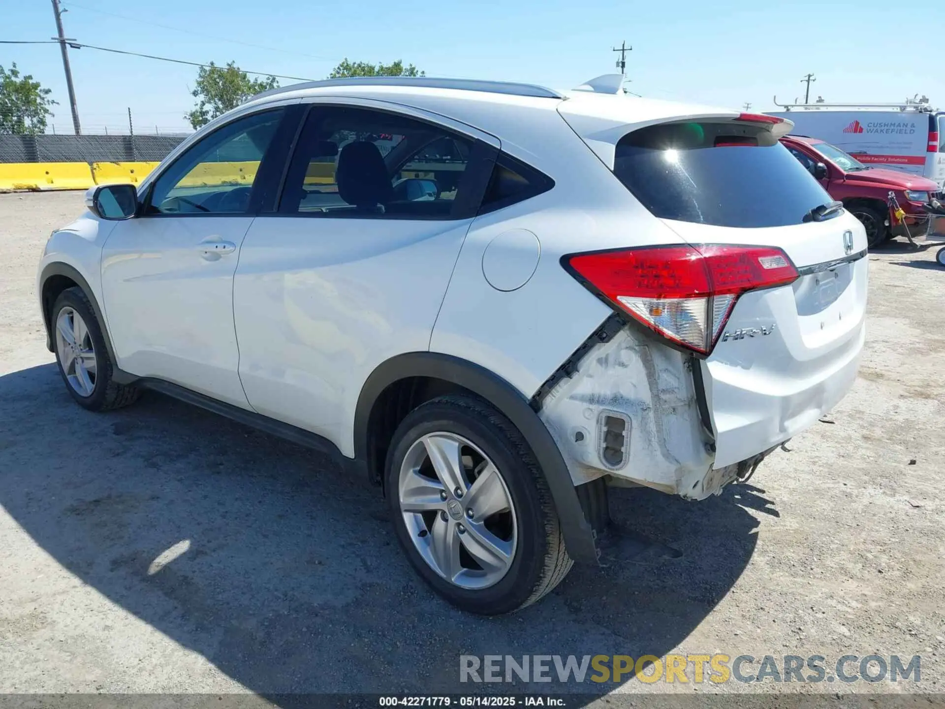 3 Photograph of a damaged car 3CZRU5H71KM712778 HONDA HR-V 2019